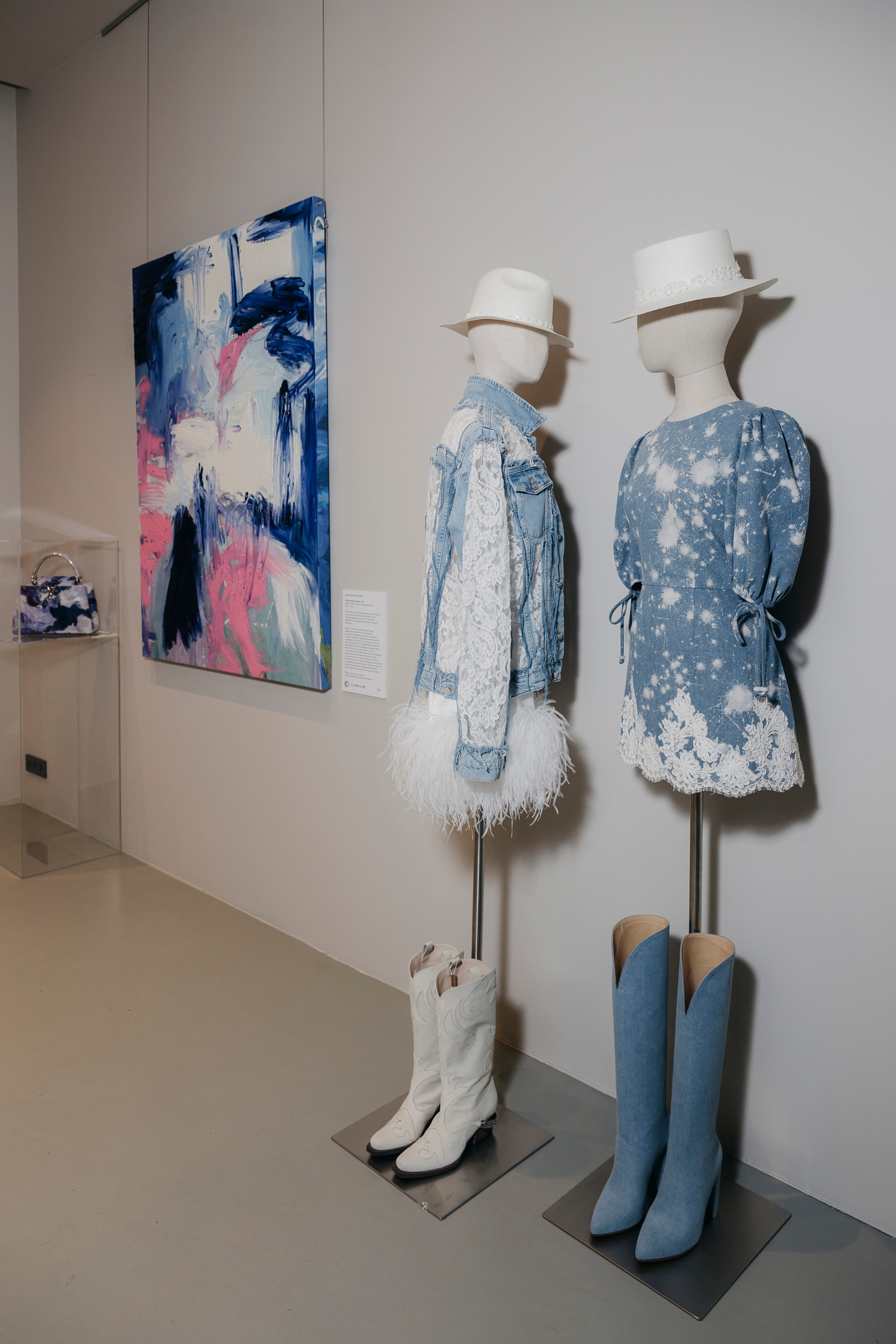 Adel Gallery of Style. «Птичка на проводе»: информационный портал в Москве