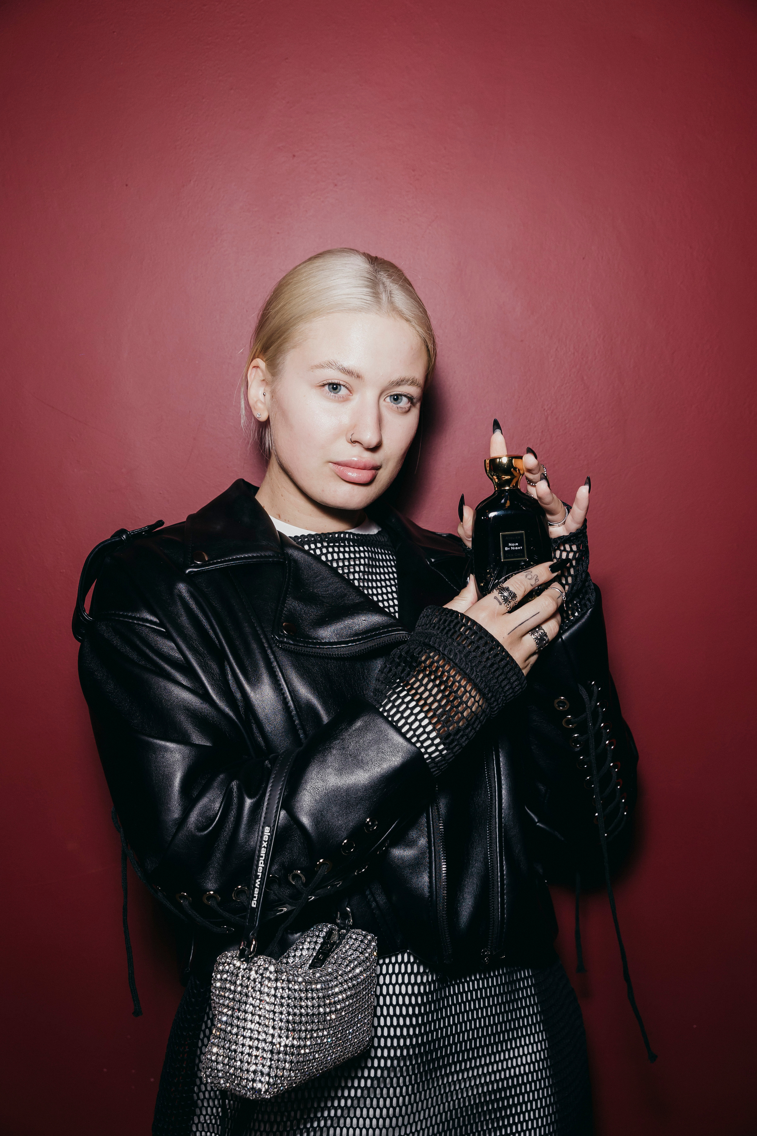 Atelier Des Ors. «Птичка на проводе»: информационный портал в Москве