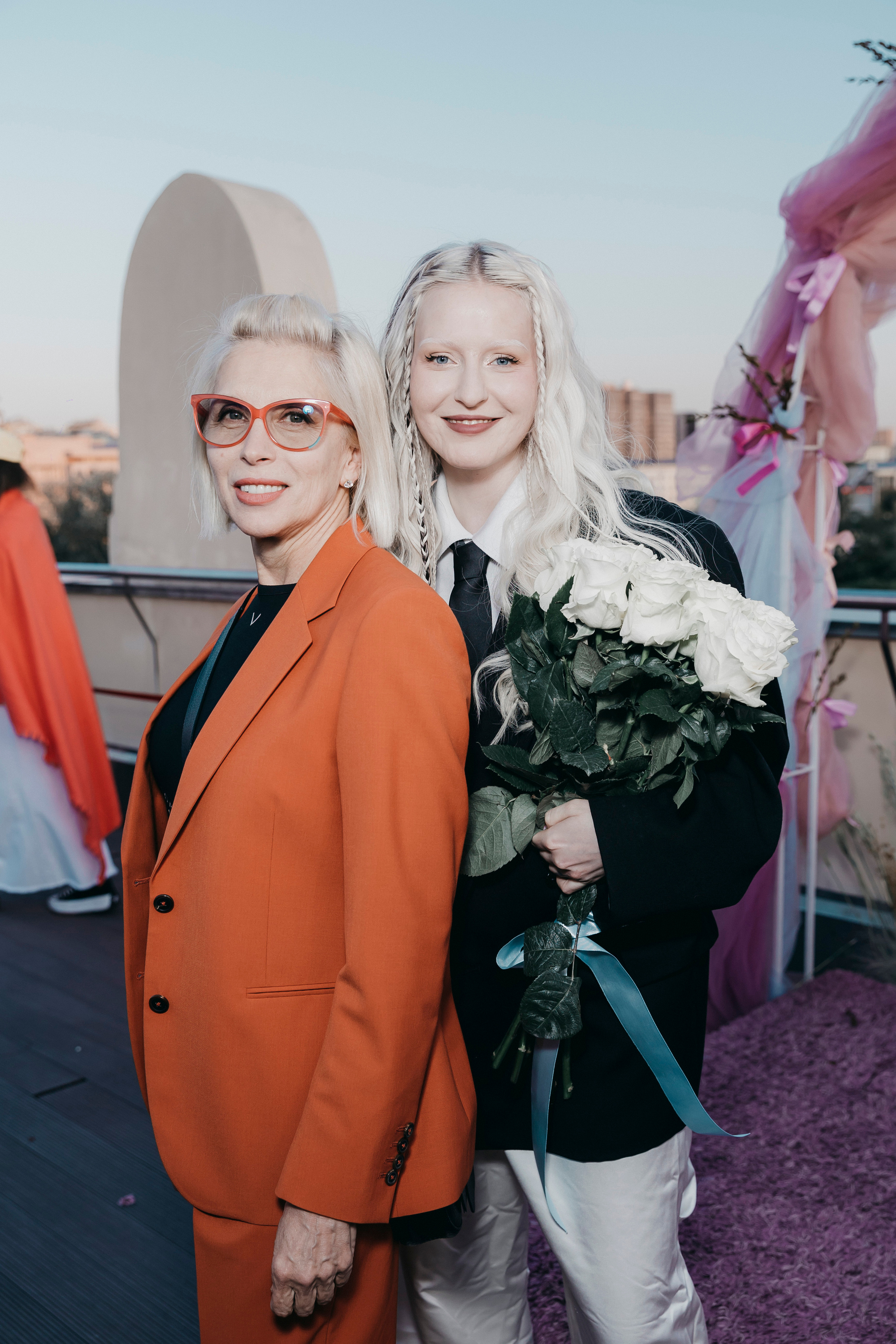 Алена Свиридова и Тося Чайкина на дне рождения Тоси Чайкиной