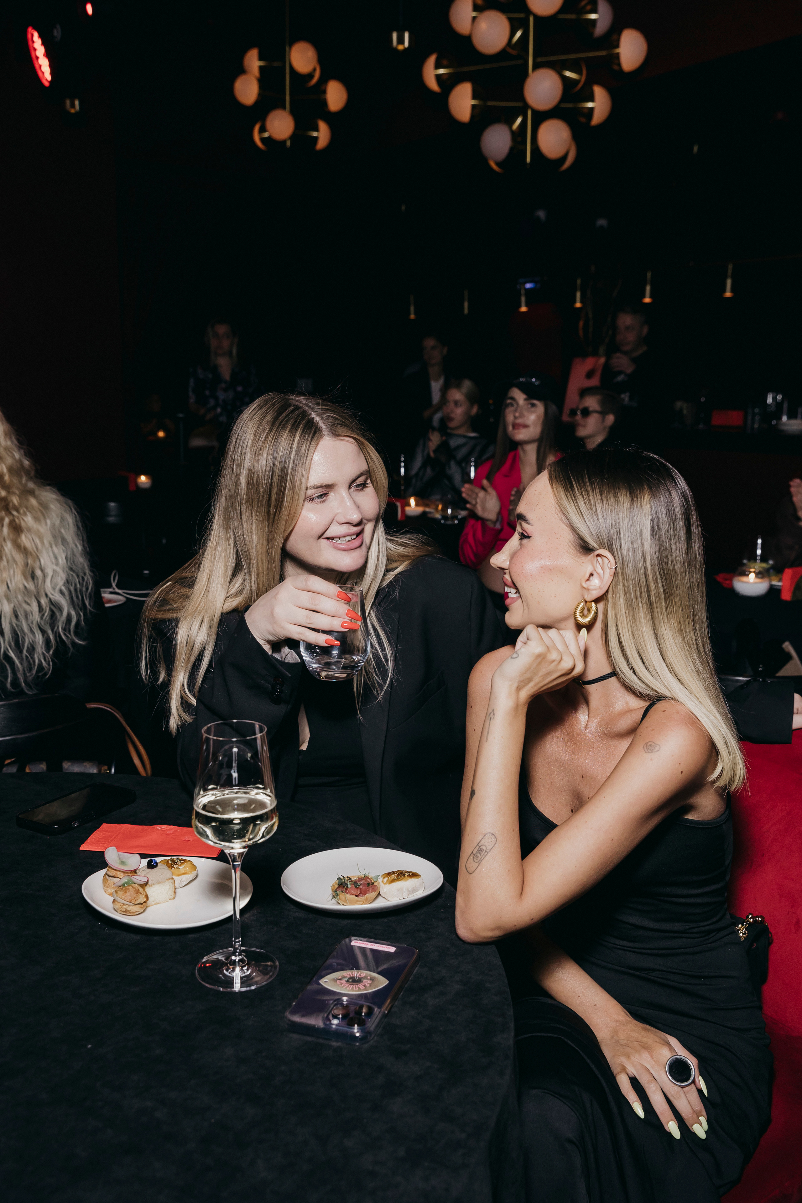 Atelier Des Ors. «Птичка на проводе»: информационный портал в Москве