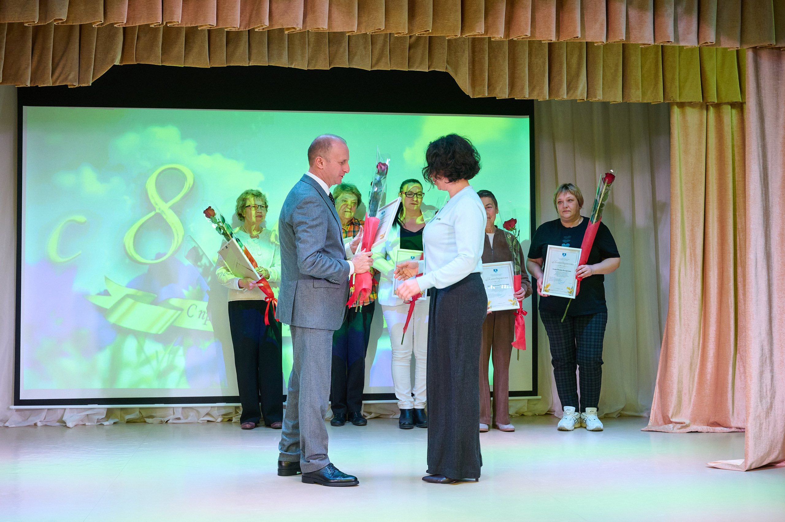 8 марта в Виноградном. Жизнь курорта Кабардинка в фотографиях