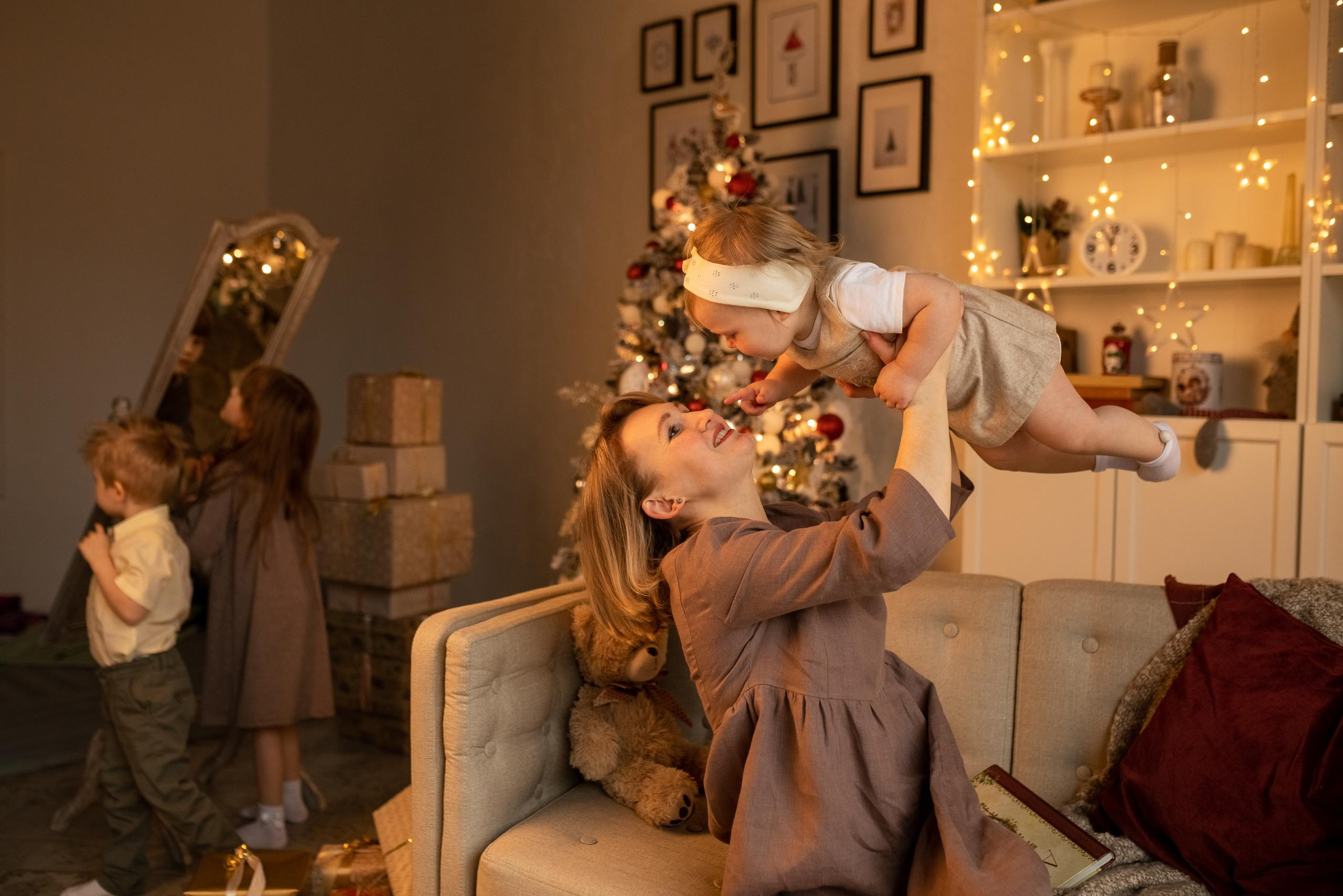 Новогодняя фотосессия для мамы с детками. Женский семейный фотограф Тула Москва Захарова Анна