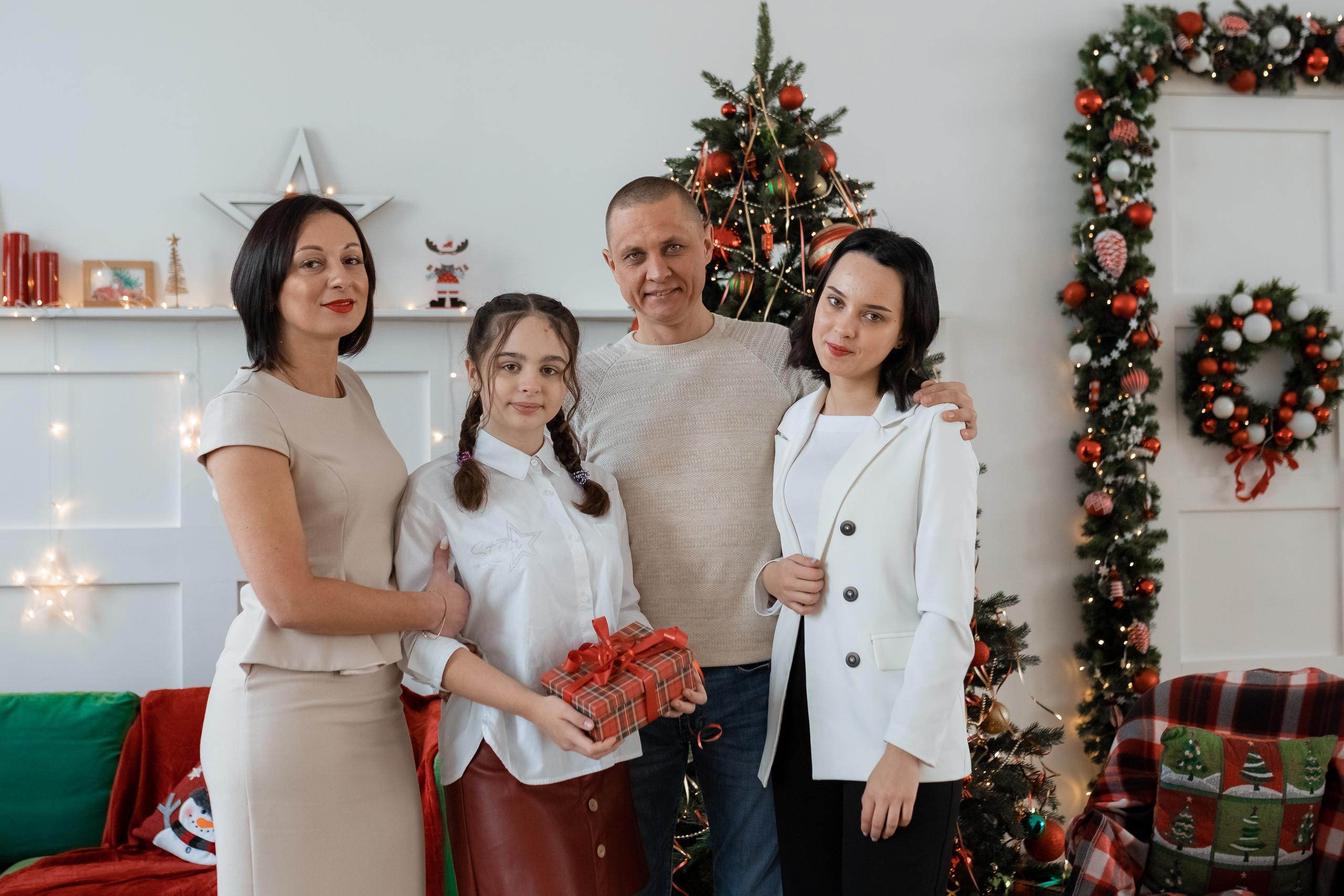 Новогодняя съемка для семьи Дианы и Романа. Женский семейный фотограф Тула Москва Захарова Анна
