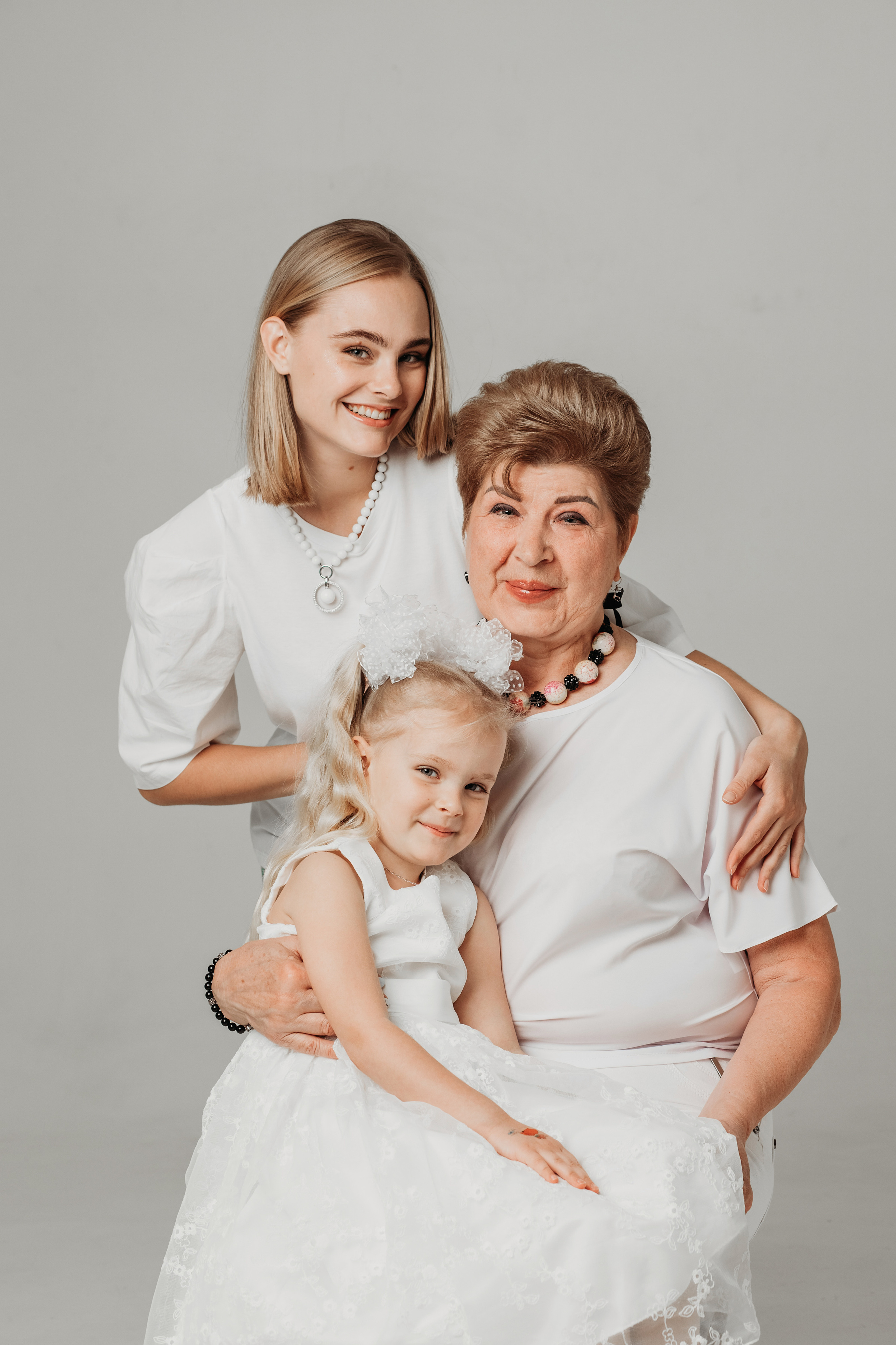 Семейная съёмка в студии. Минималистично, красиво. Фотограф Сочи Татьяна Зорина