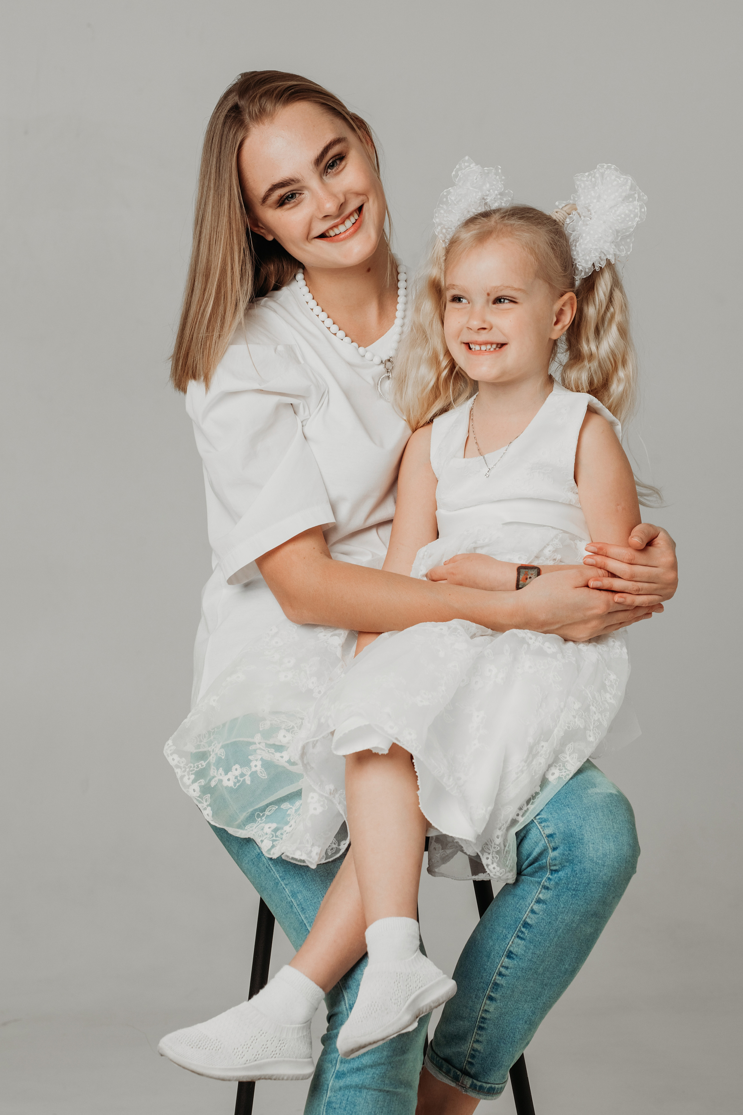 Семейная съёмка в студии. Минималистично, красиво. Фотограф Сочи Татьяна Зорина