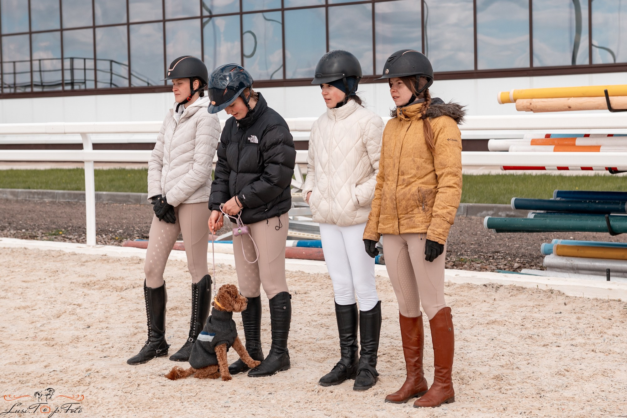 Кубок Победы конного Клуба EQUIPARK по конкуру. Конный и фотограф с животными в Твери Топталова Люся