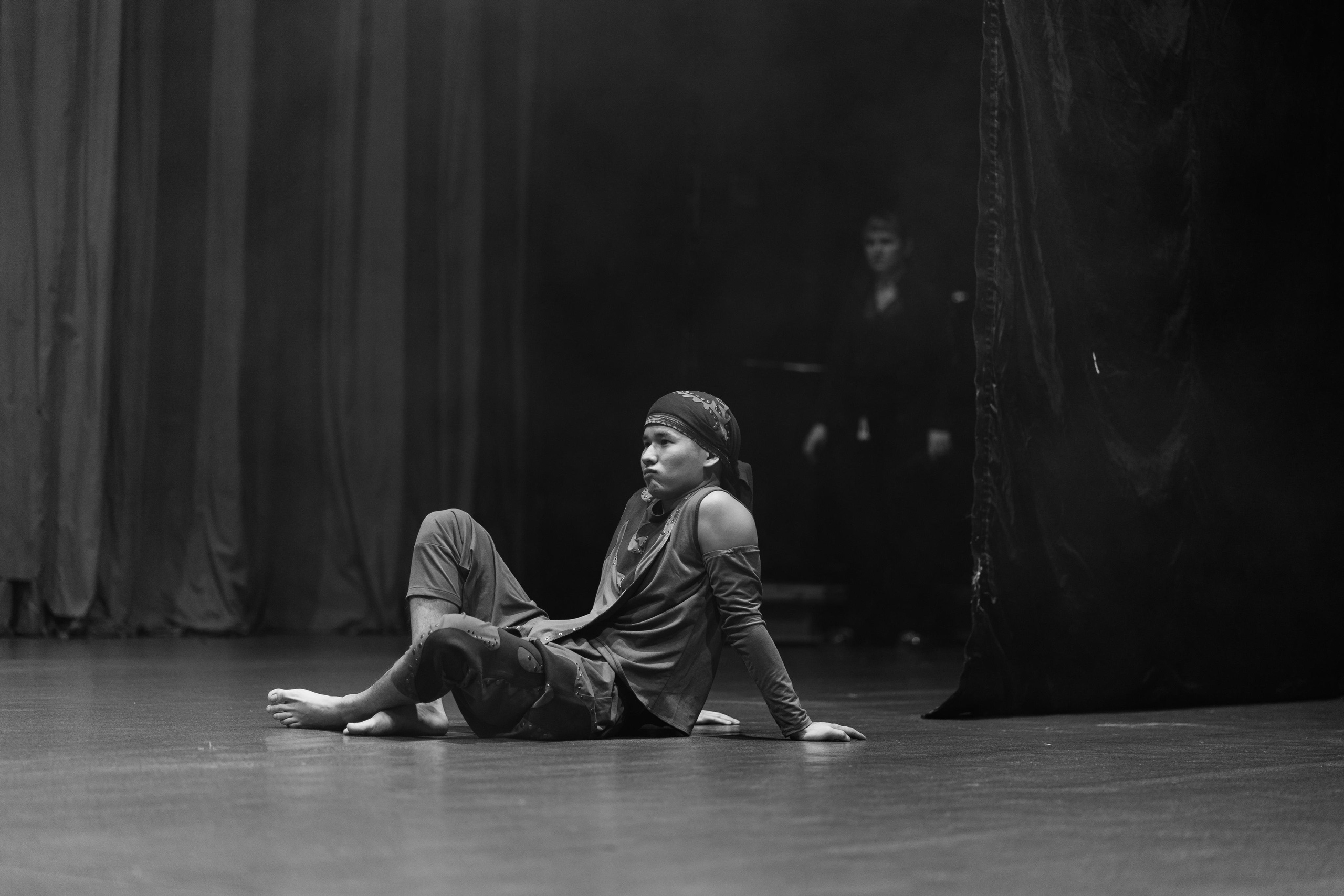 СКВОЗЬ ТИШИНУ — выступление неслыщащих актеров театра«Sensetive». Репортажный фотограф в Астане — Диана Калтаева, портретный фотограф