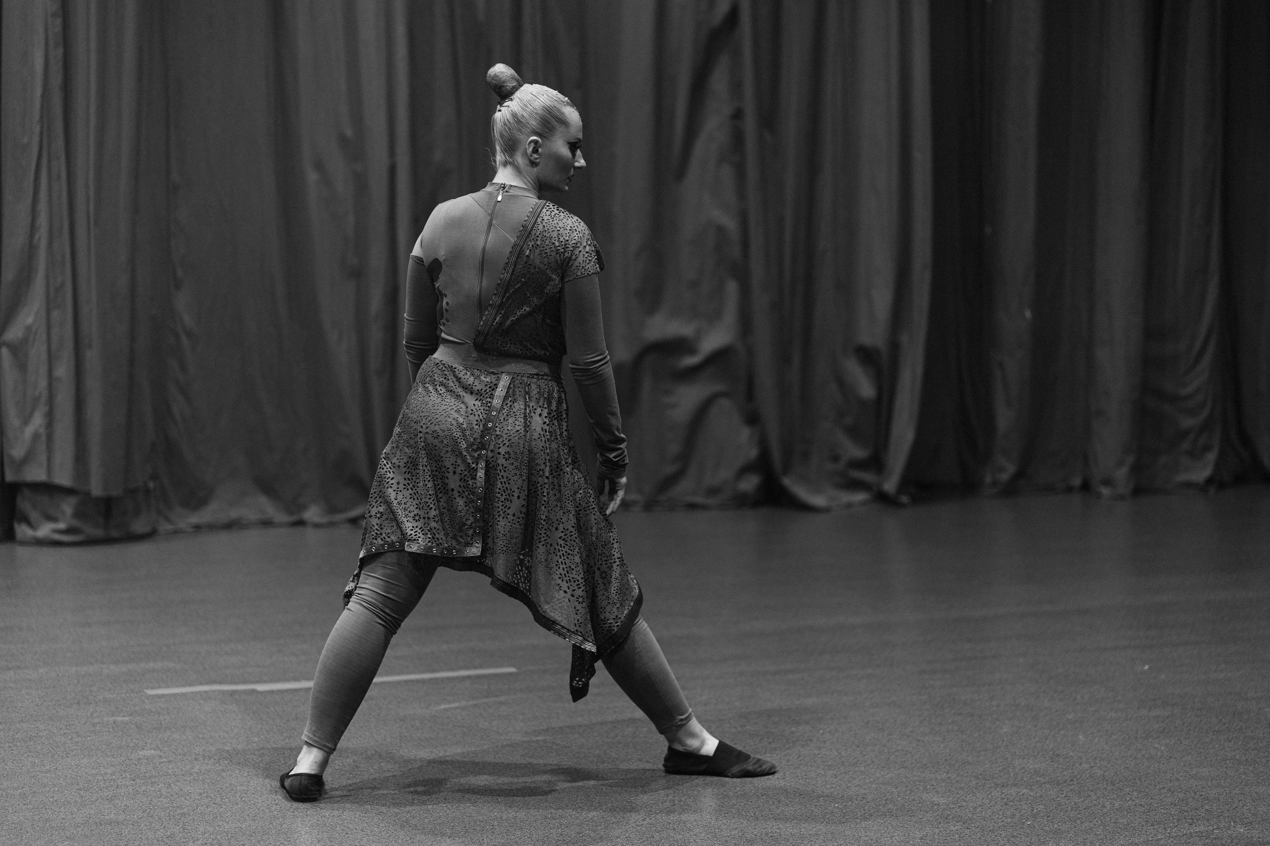 СКВОЗЬ ТИШИНУ — выступление неслыщащих актеров театра«Sensetive». Репортажный фотограф в Астане — Диана Калтаева, портретный фотограф