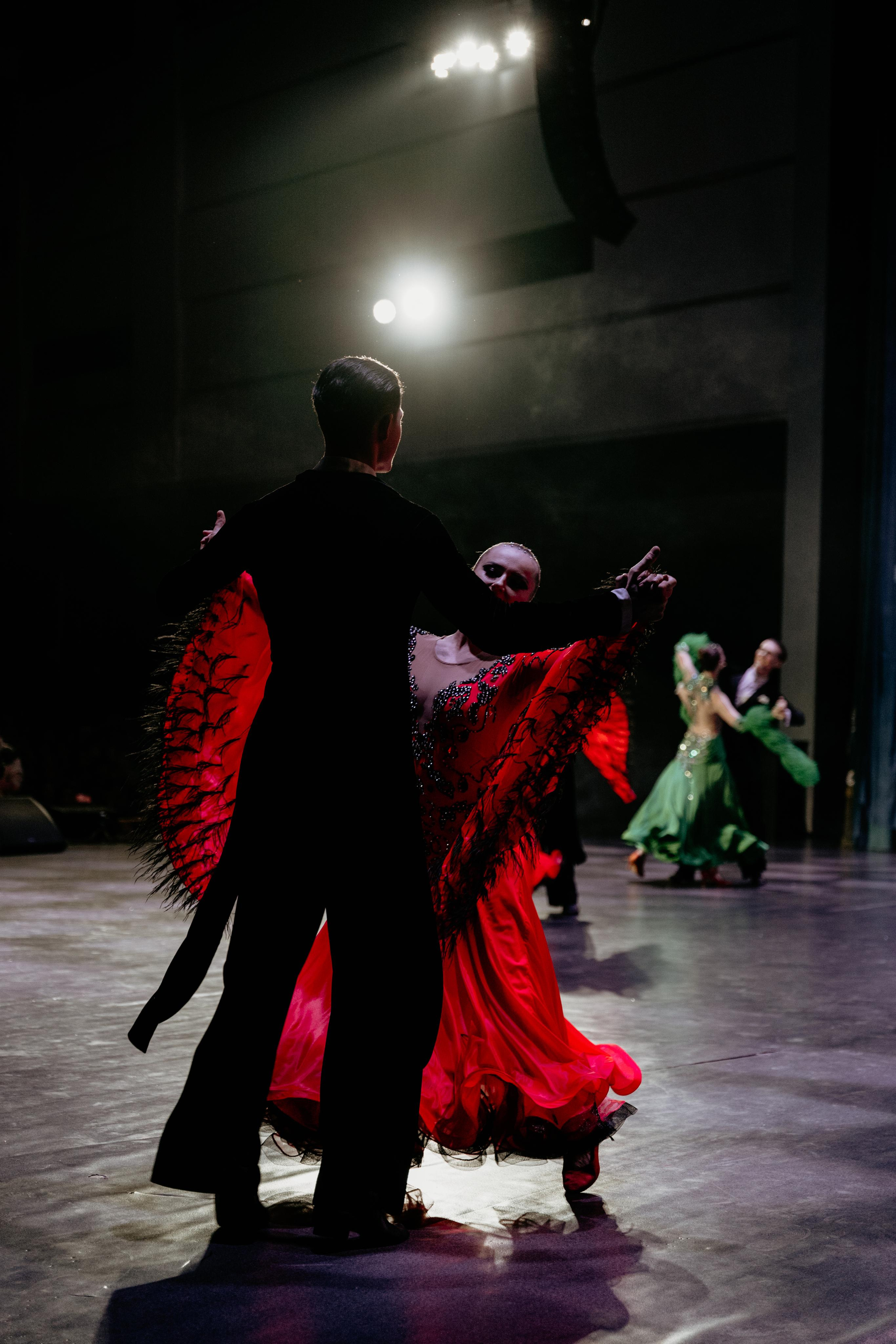 СКВОЗЬ ТИШИНУ — выступление неслыщащих актеров театра«Sensetive». Репортажный фотограф в Астане — Диана Калтаева, портретный фотограф