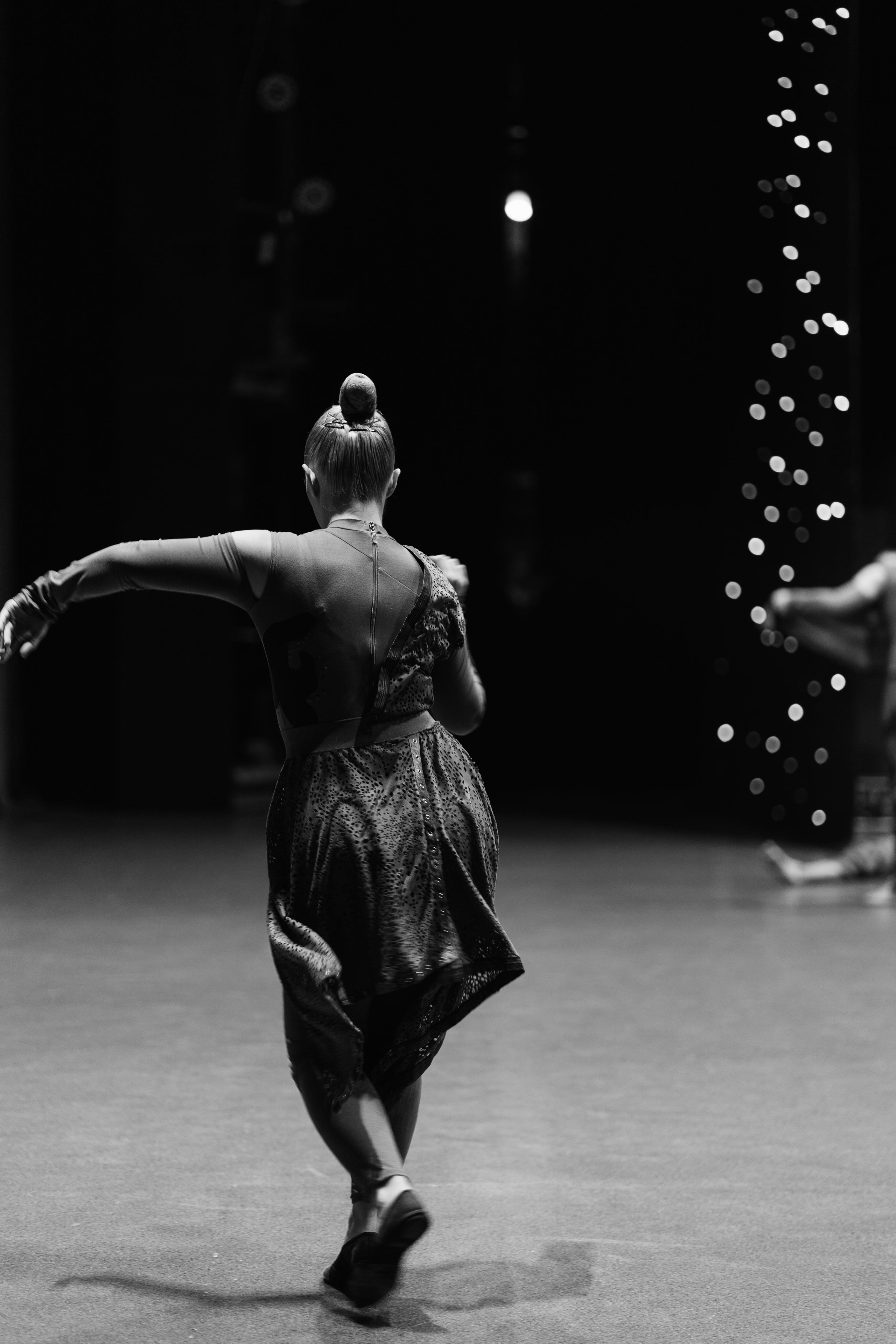 СКВОЗЬ ТИШИНУ — выступление неслыщащих актеров театра«Sensetive». Репортажный фотограф в Астане — Диана Калтаева, портретный фотограф