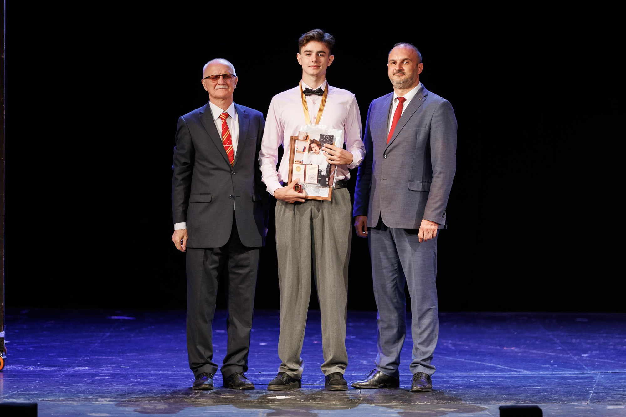 Выпускной вечер в Севастопольской гимназии № 1 имени А. С. Пушкина. Свадебный фотограф, фотосъемка в Крыму, Севастополе, Симферополе, Ялте