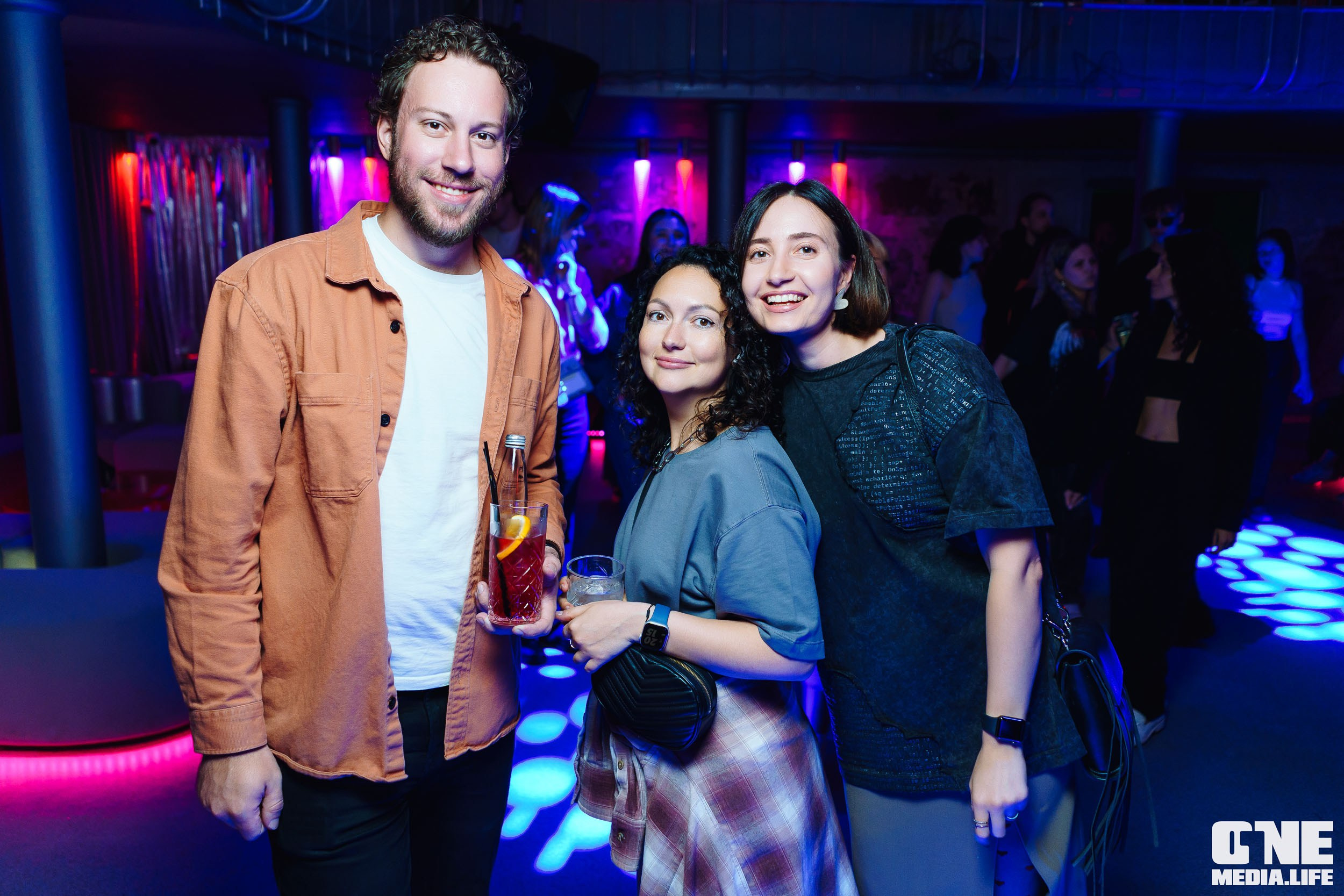 Фоторепортаж из клуба UNIVERSAL. One Media Life: фоторепортажи, фотоотчеты с мероприятий и заведений