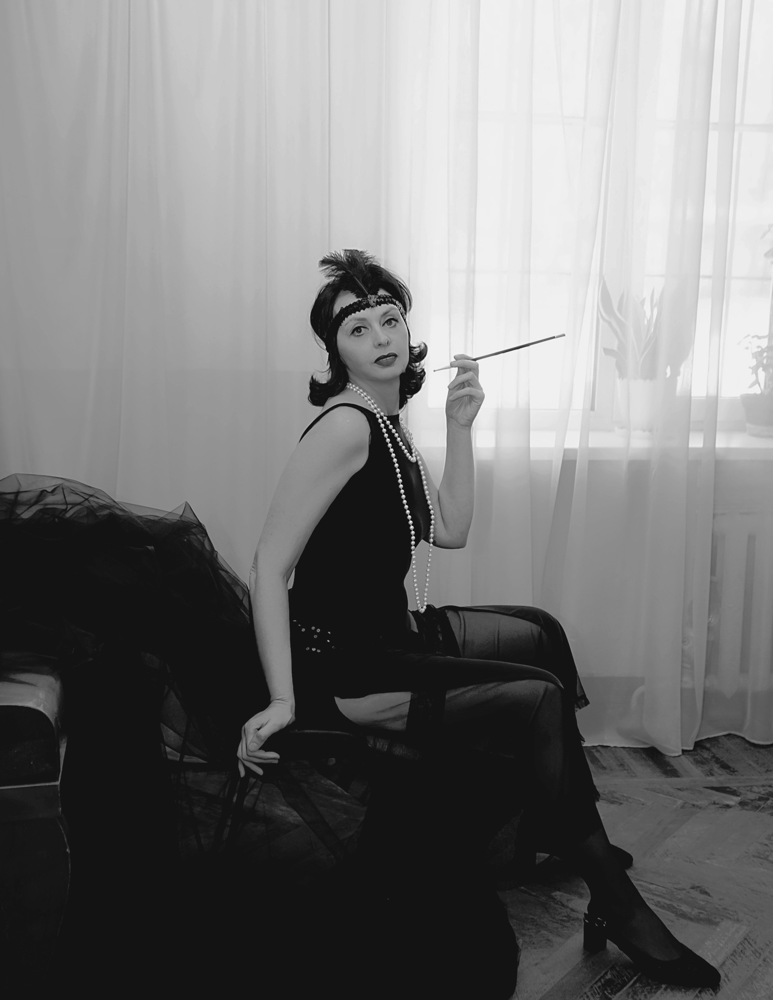 Девушка в стиле ретро, винтаж, Гэтсби с сигарой.