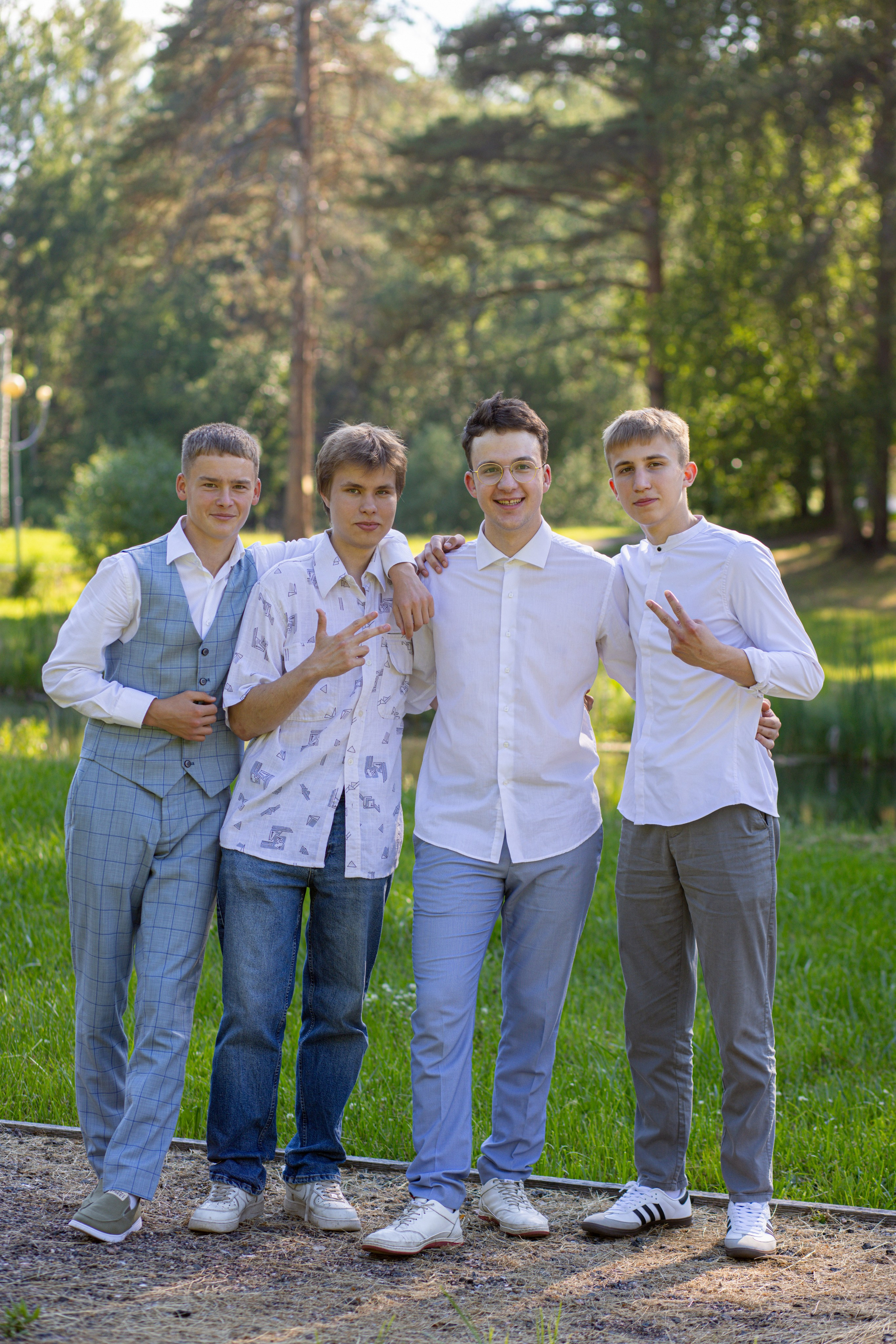 Фотосессия на выпускной. Школа № 12, 11 класс, 2024 г. Студия выпускных альбомов Остров