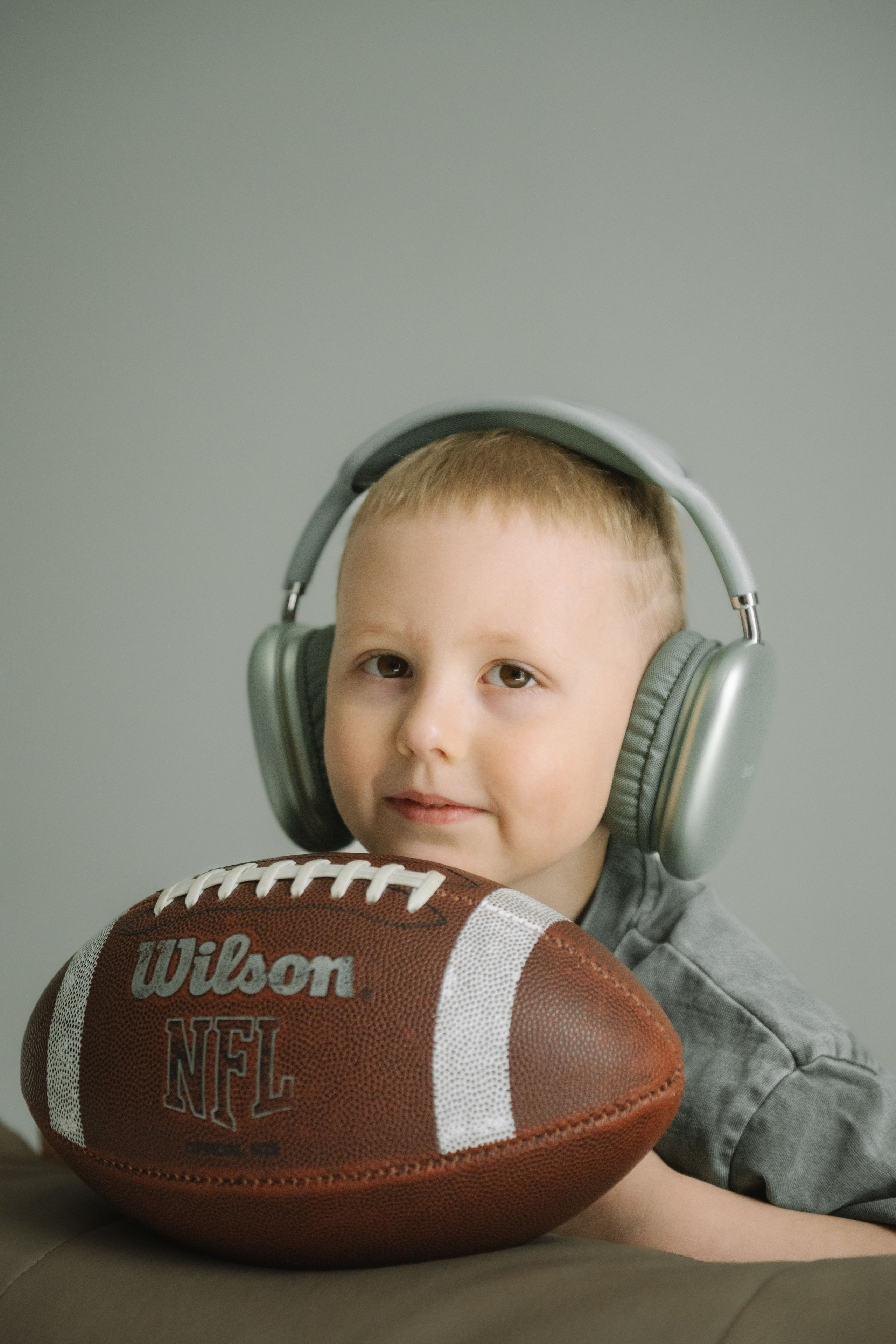Детская фотосессия в студии — это волшебное приключение! Смешные позы, искренний смех и живые эмоции