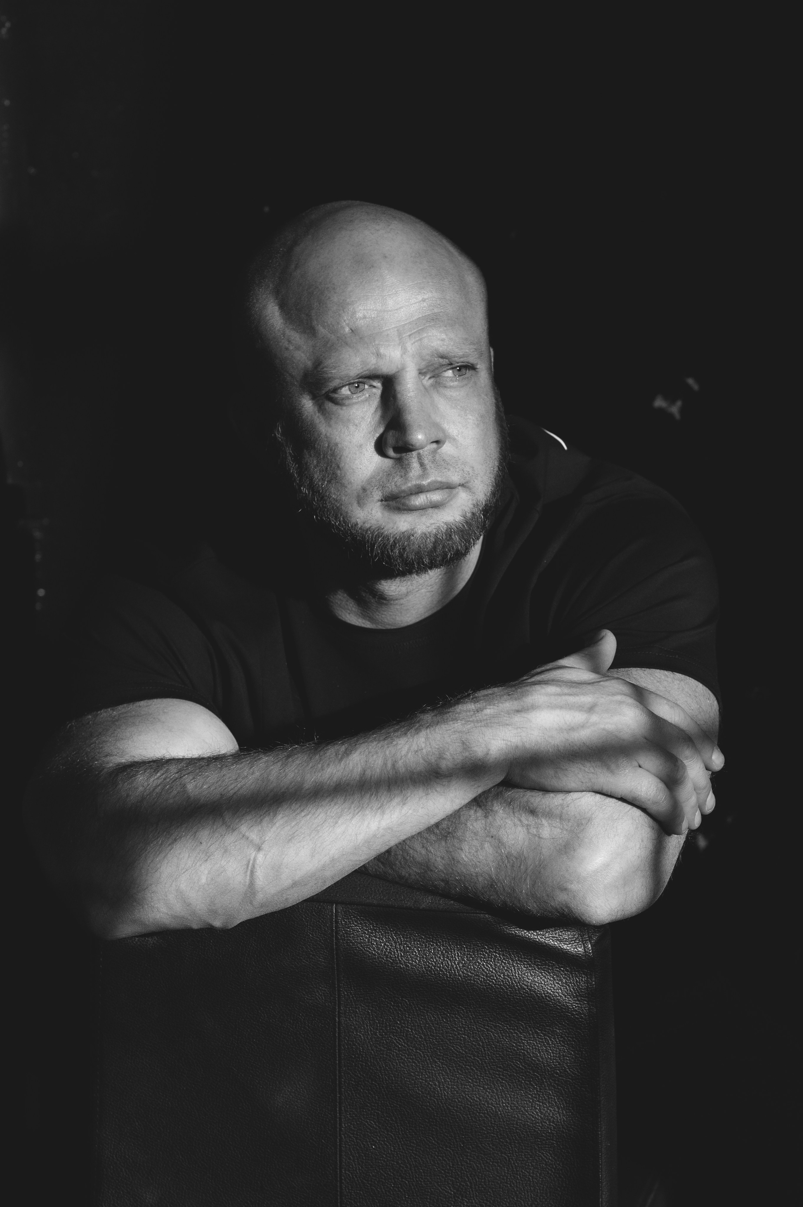 Мужской портрет в студии. Фотограф в Саратове для всей семьи Бечина Диана