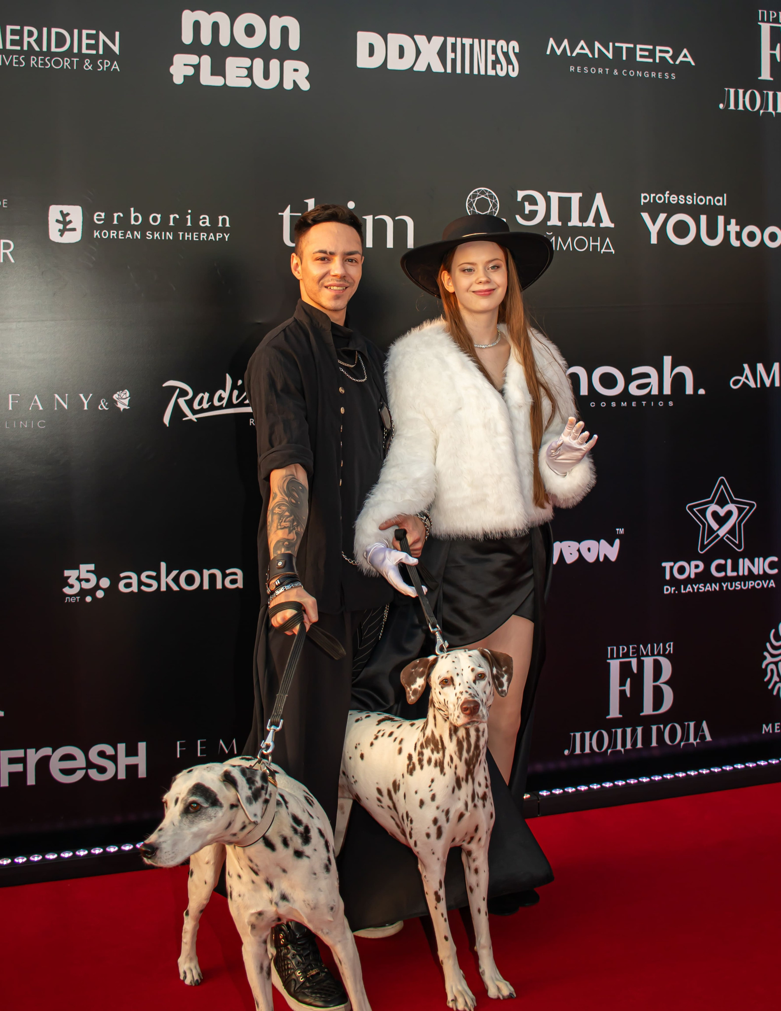 пара на красной дорожке премии FB, вечерние образы, репортажная съёмка, фотограф Карасёва Елена