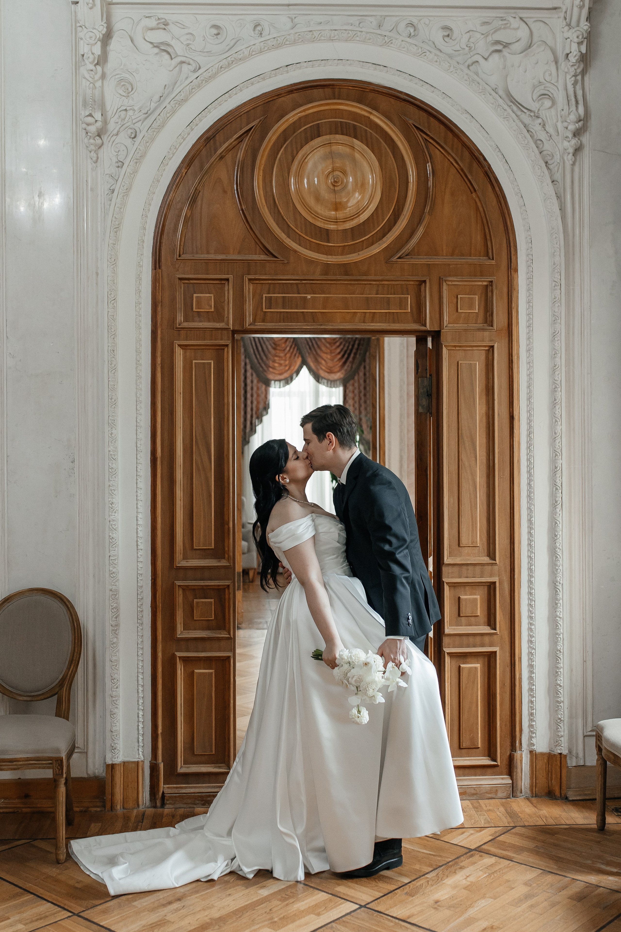 Регистрация брака в библиотеке читальне пушкина. Свадебный фотограф в Москве Дарья Олендарёва