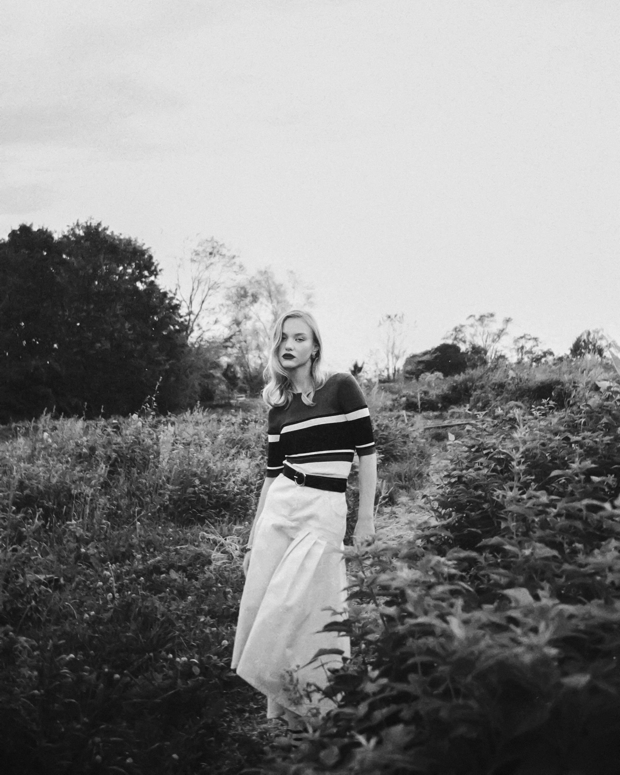 Près de l'arbre. Fashion, portrait, personal photographer. Almaty, KZ