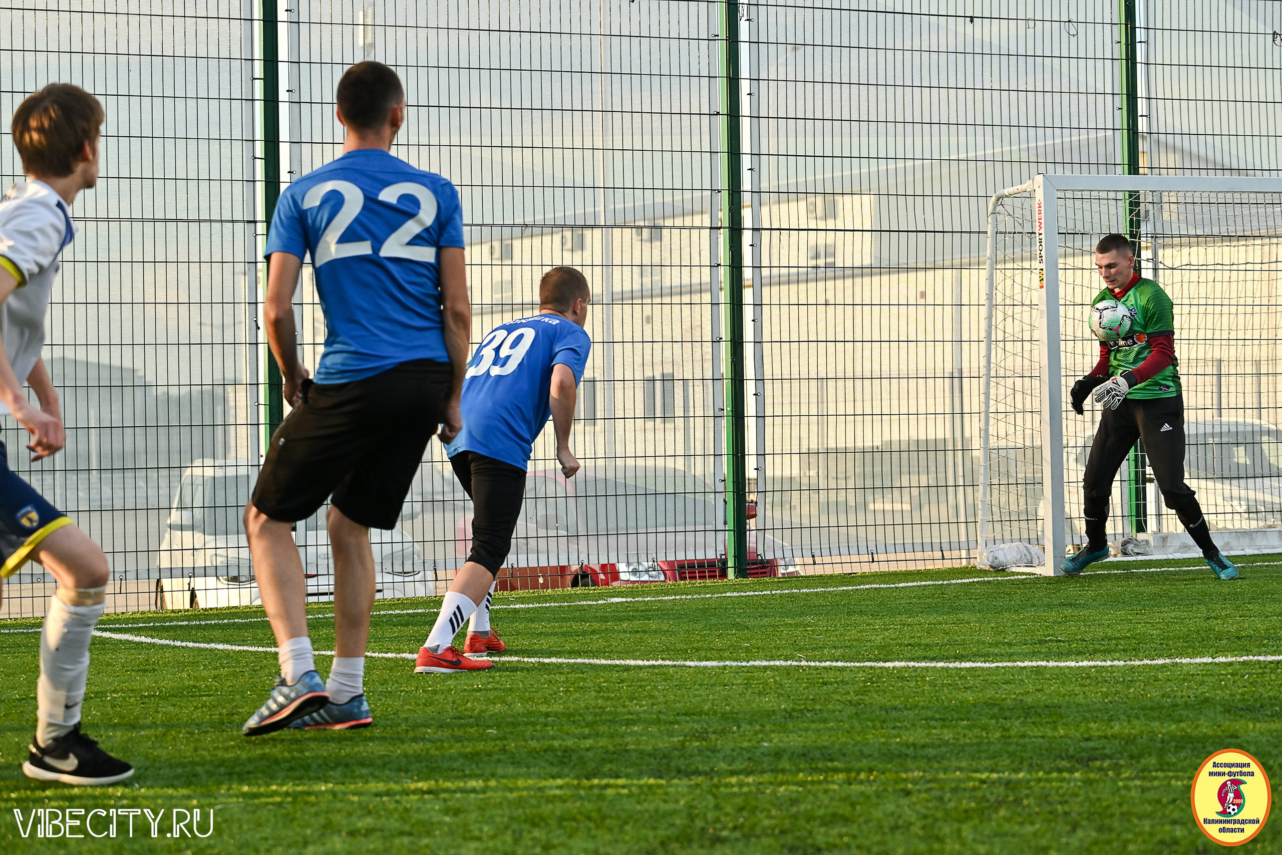 ИГРЫ МИНИ-ФУТБОЛЬНОЙ И КОРПОРАТИВНОЙ ЛИГИ. VIBECITY.RU Вайб Сити Ру Фоторепортажи Фотоотчеты Калининград