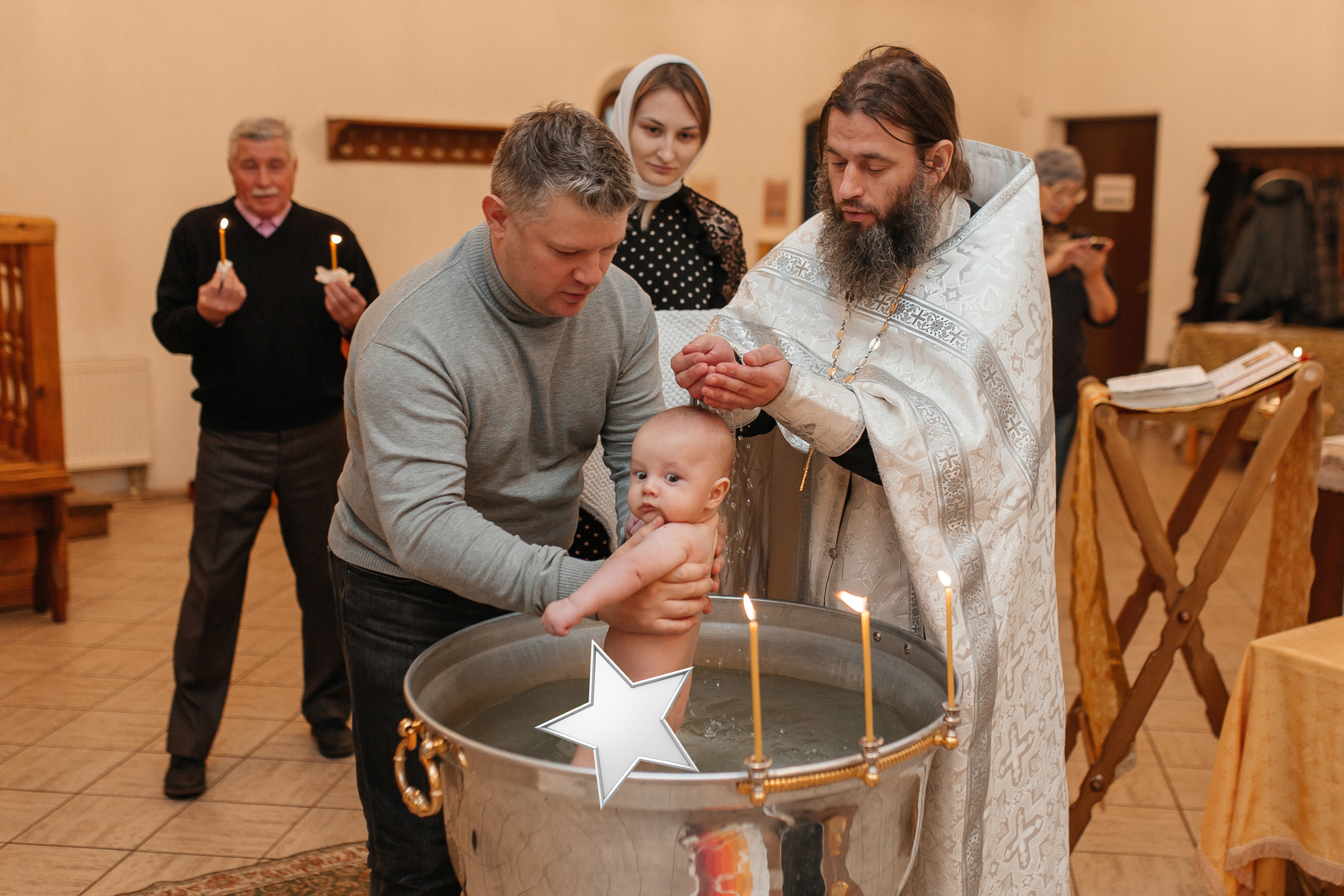 Таинство Крещения (Храм преподобного Серафима Саровского в Раеве). Фото Радости. Свадебный и семейный фотограф в Москве Юлия Самойлова