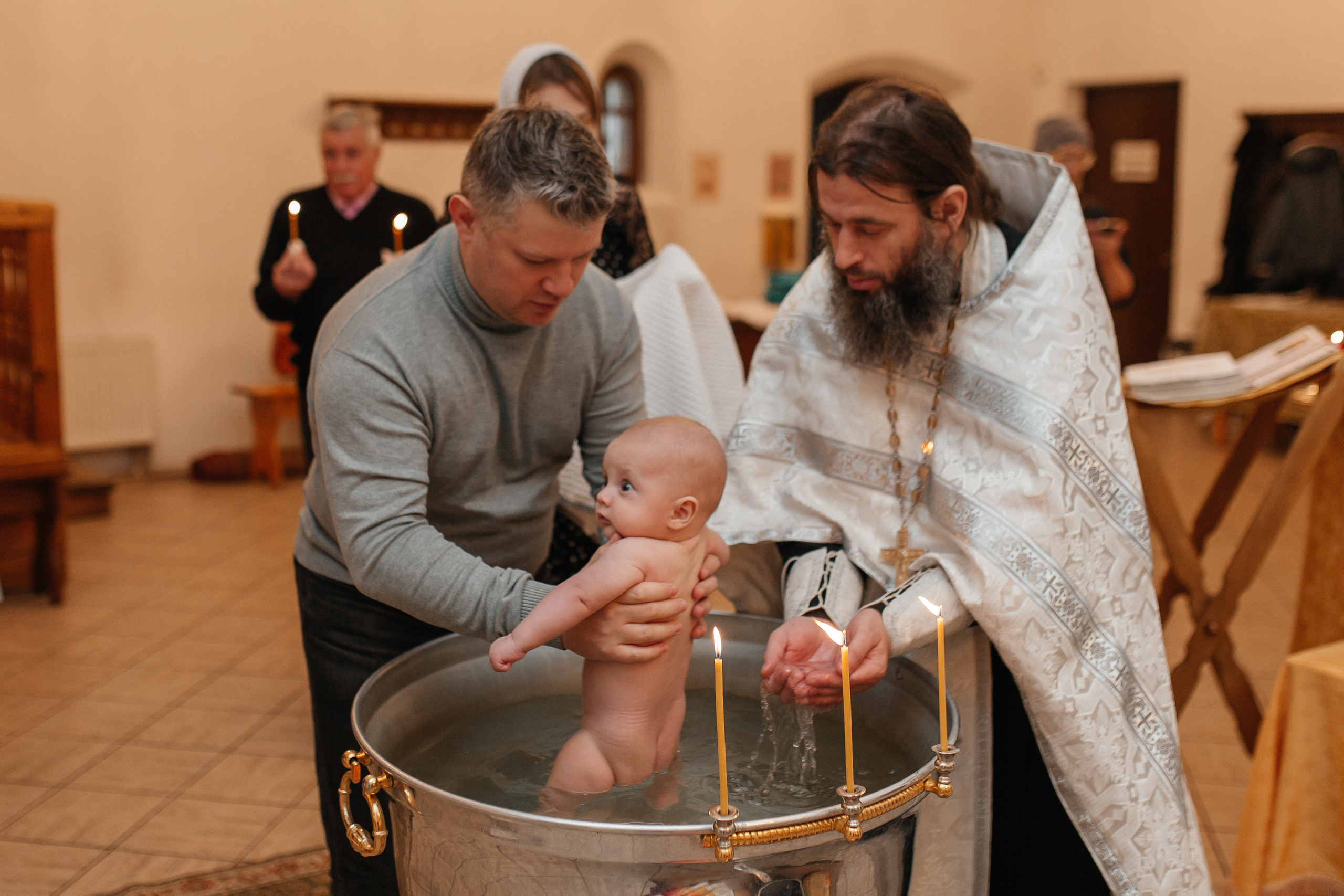 Таинство Крещения (Храм преподобного Серафима Саровского в Раеве). Фото Радости. Свадебный и семейный фотограф в Москве Юлия Самойлова