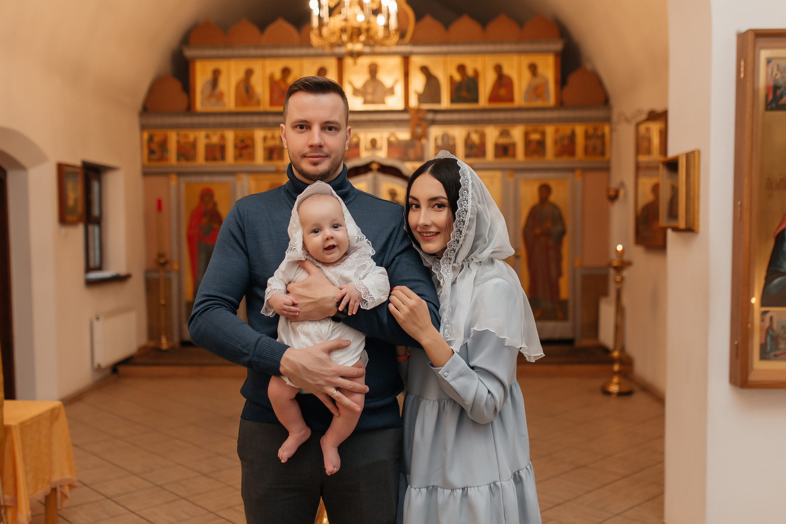 Таинство Крещения (Храм преподобного Серафима Саровского в Раеве). Фото Радости. Свадебный и семейный фотограф в Москве Юлия Самойлова