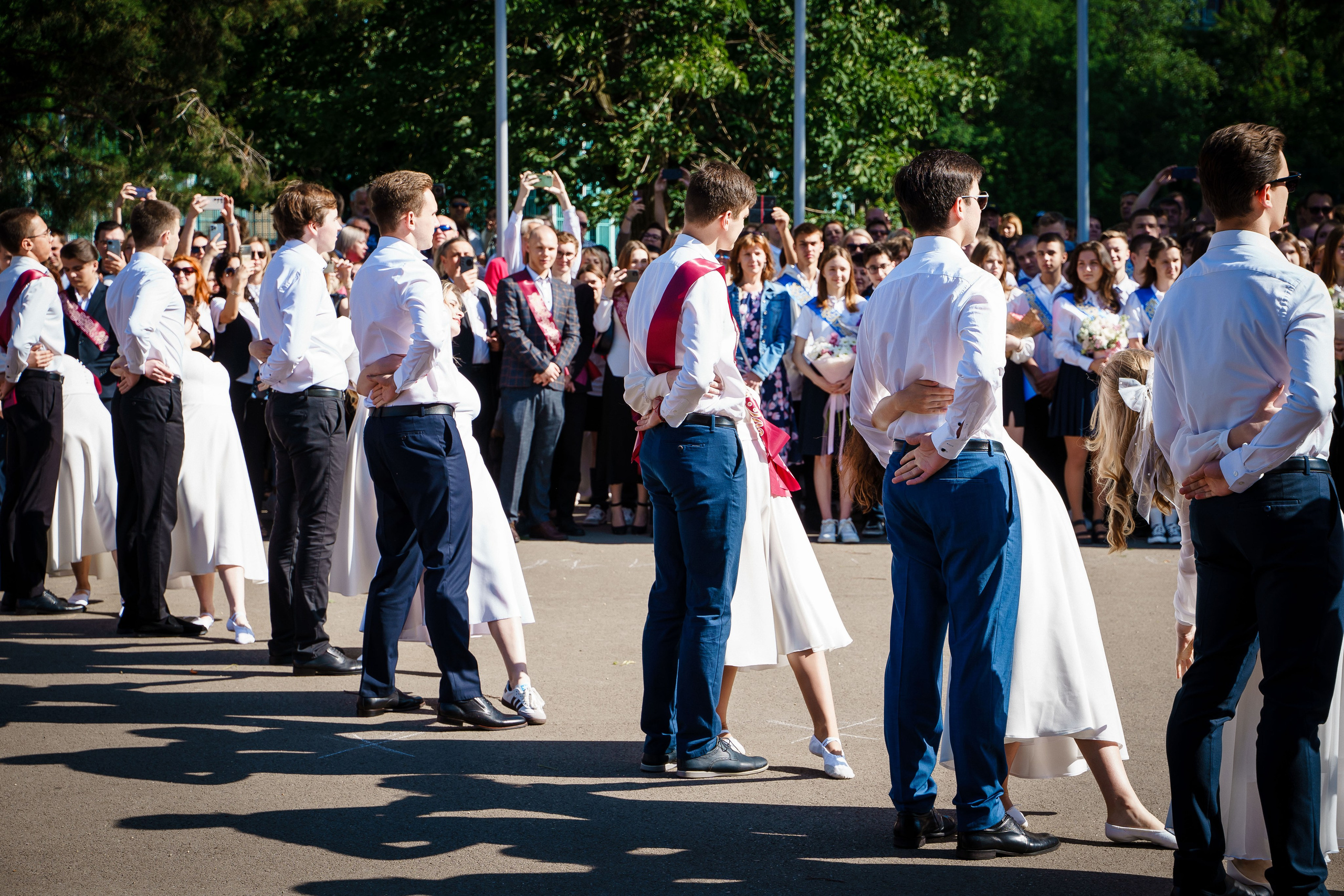 Последний звонок_Выпускники 11кл._Гимназия 18_2024 г. Фотографы из солнечного Краснодара Вадим и Надежда Митус