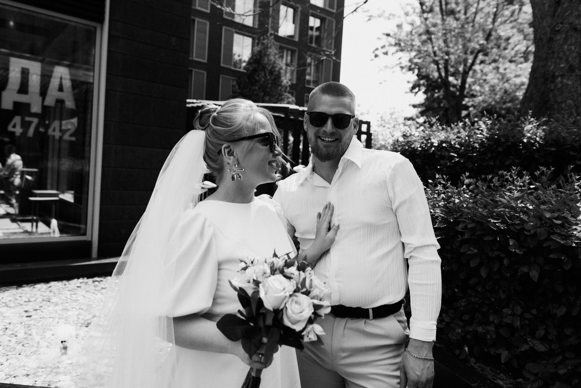 Свадебный фотограф в Тюмени — Фотосессия Павла и Марии на Набережной. Портретный фотограф Тюмень Дарья Мустафина