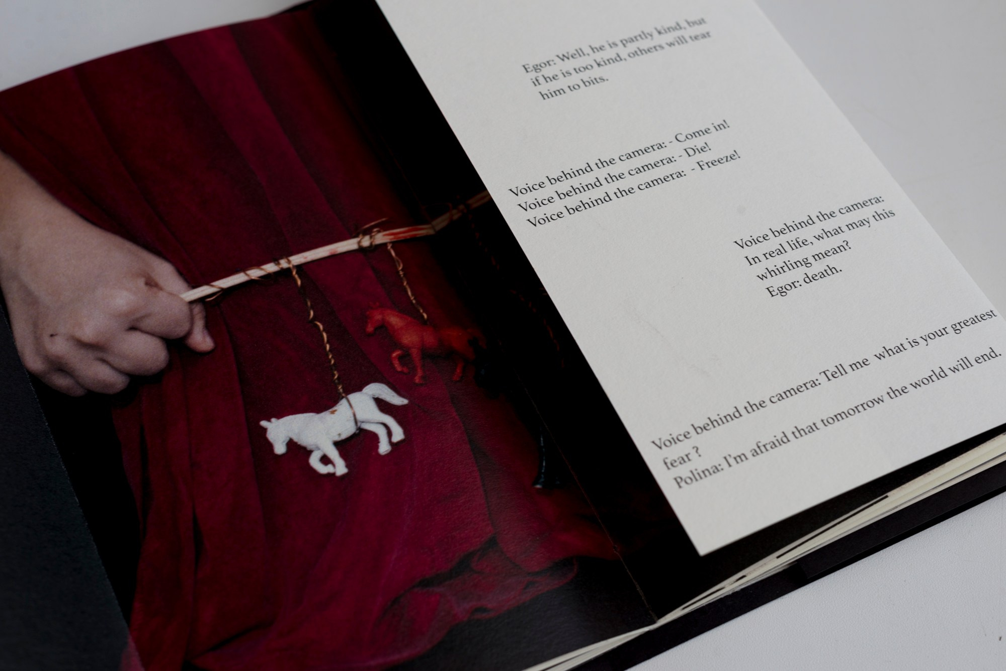 Умри, замри, воскресни!. Main