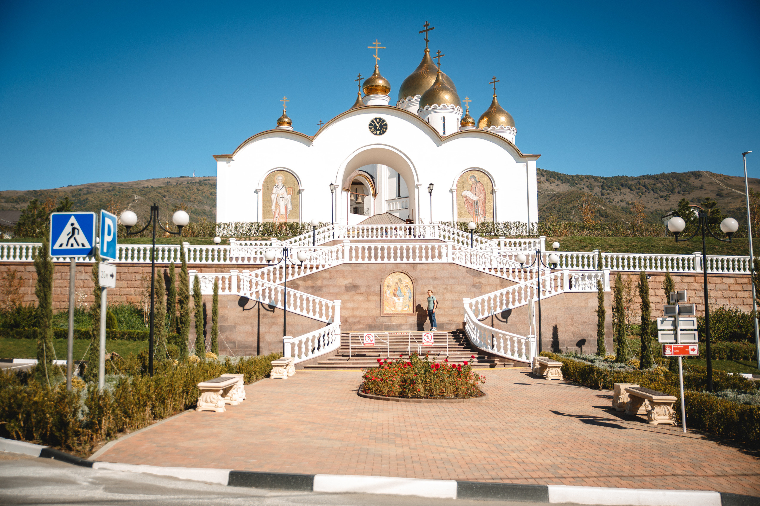 Центральный вход храма. НИИКОРОВИН- мастерская мозаики и монументального искусства