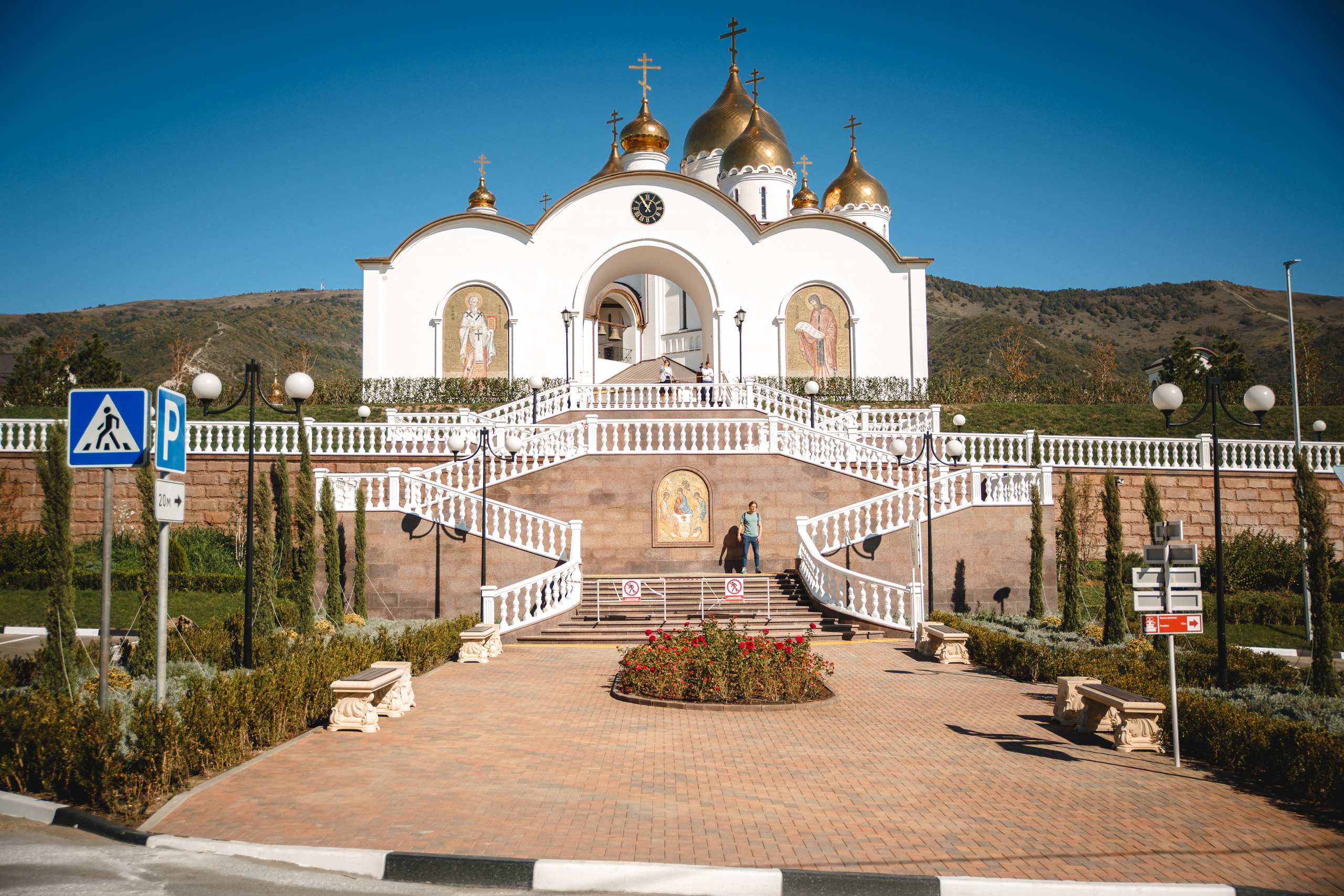 Центральный вход храма. НИИКОРОВИН- мастерская мозаики и монументального искусства