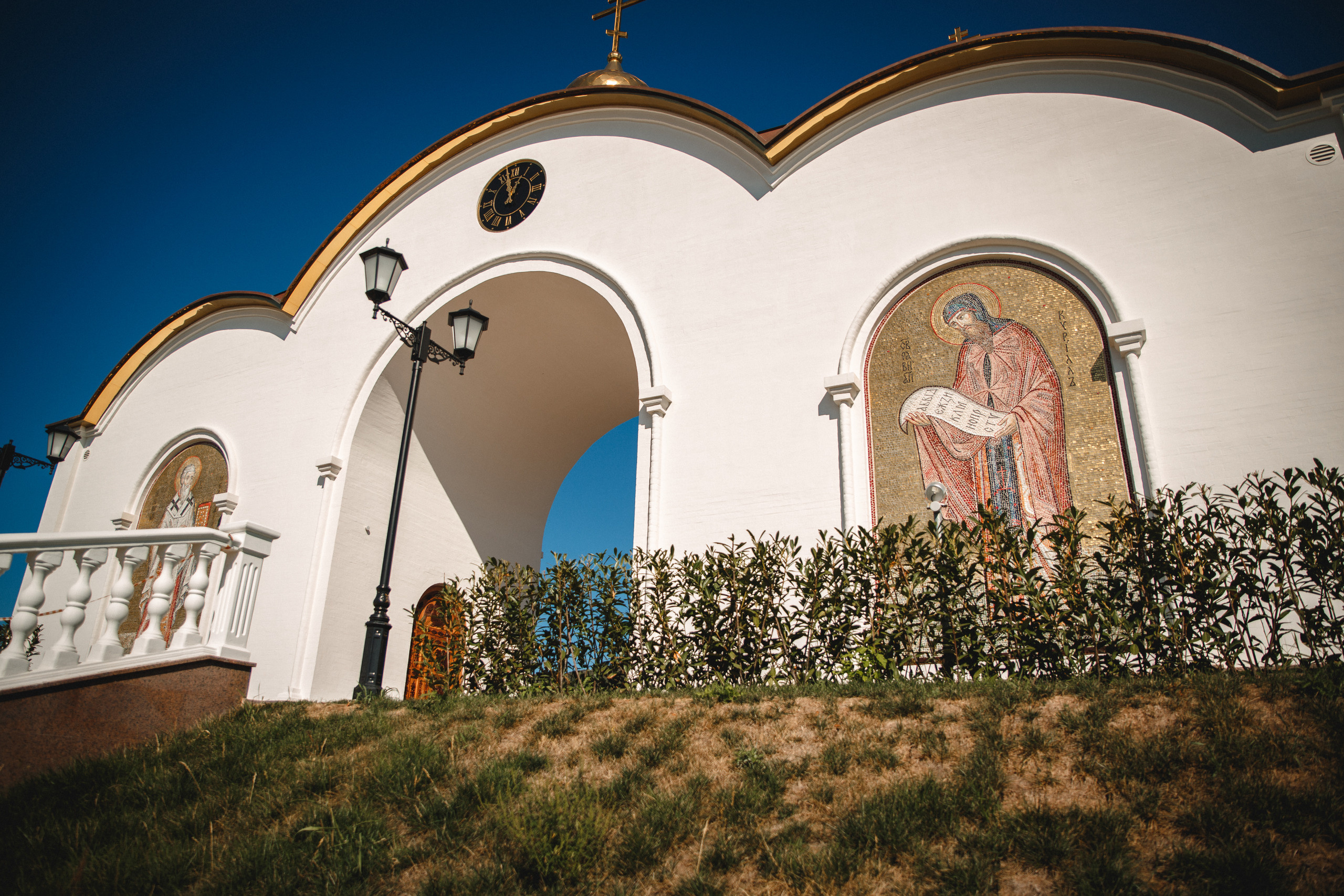 Центральный вход храма. НИИКОРОВИН- мастерская мозаики и монументального искусства