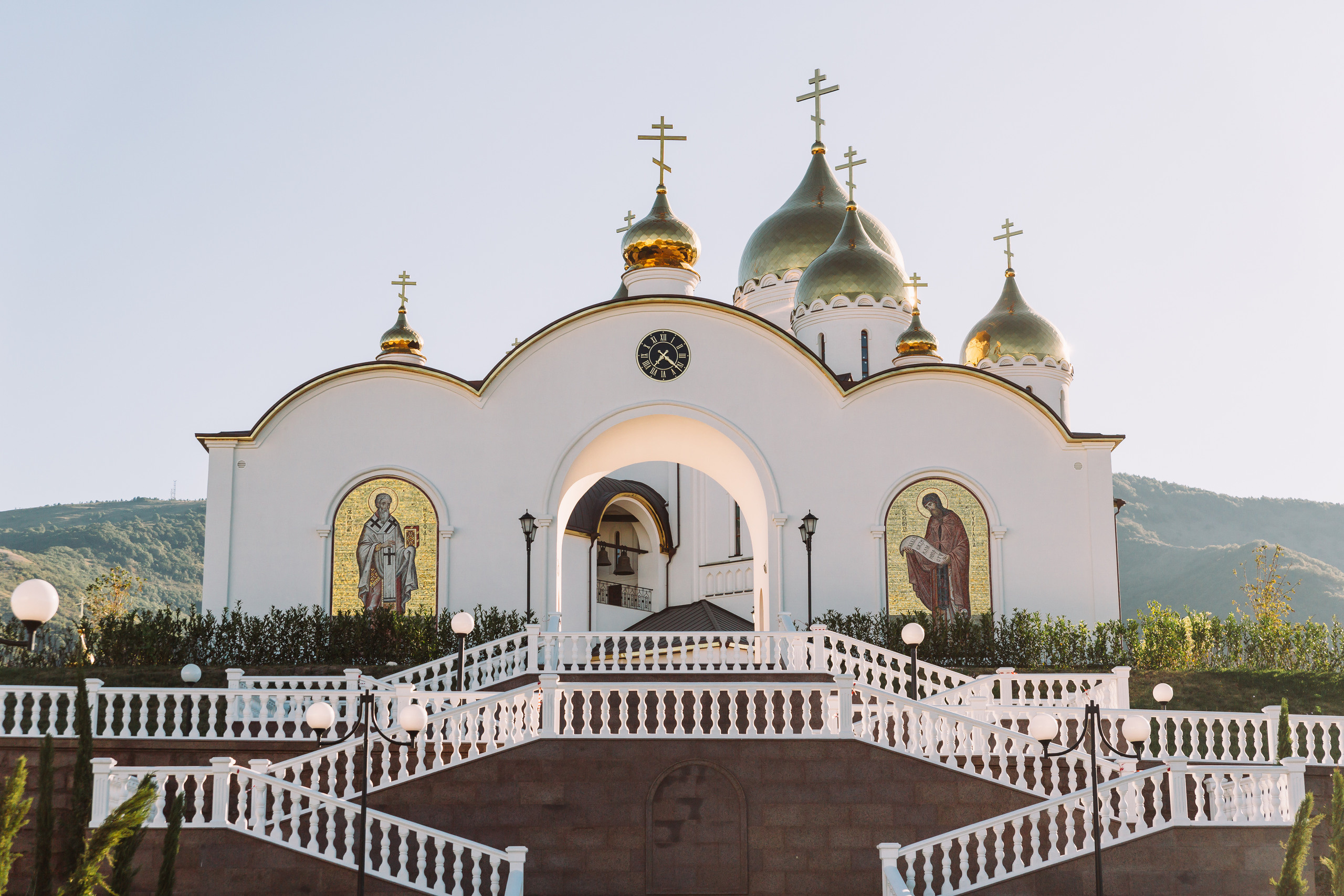 Центральный вход храма. НИИКОРОВИН- мастерская мозаики и монументального искусства