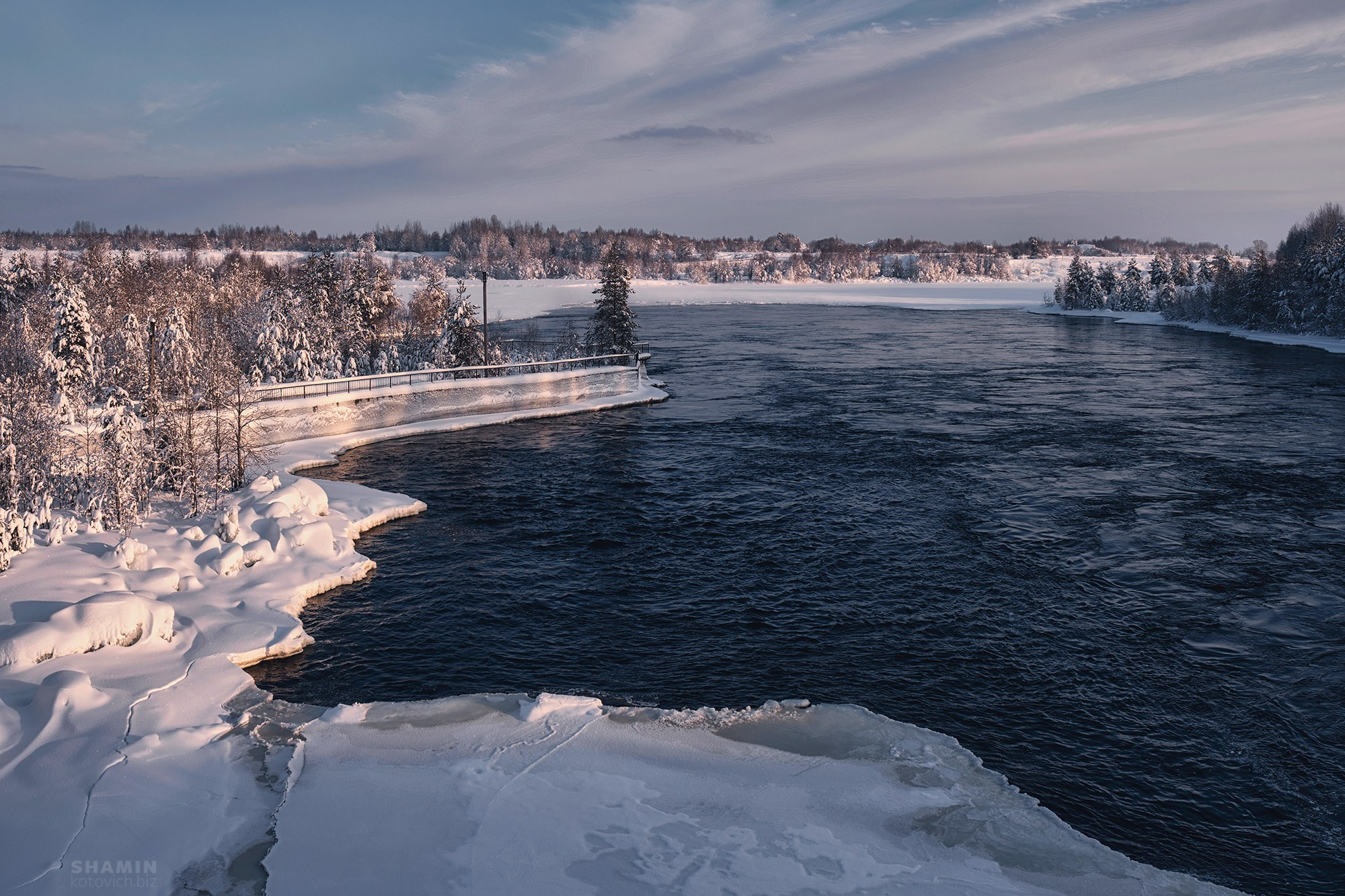 Пейзажи Кольского полуострова — северное сияние, тундра, Баренцево море и горы Хибины. Фотографии дикой природы и северного света на Кольском полуострове. Фотограф Константин Шамин