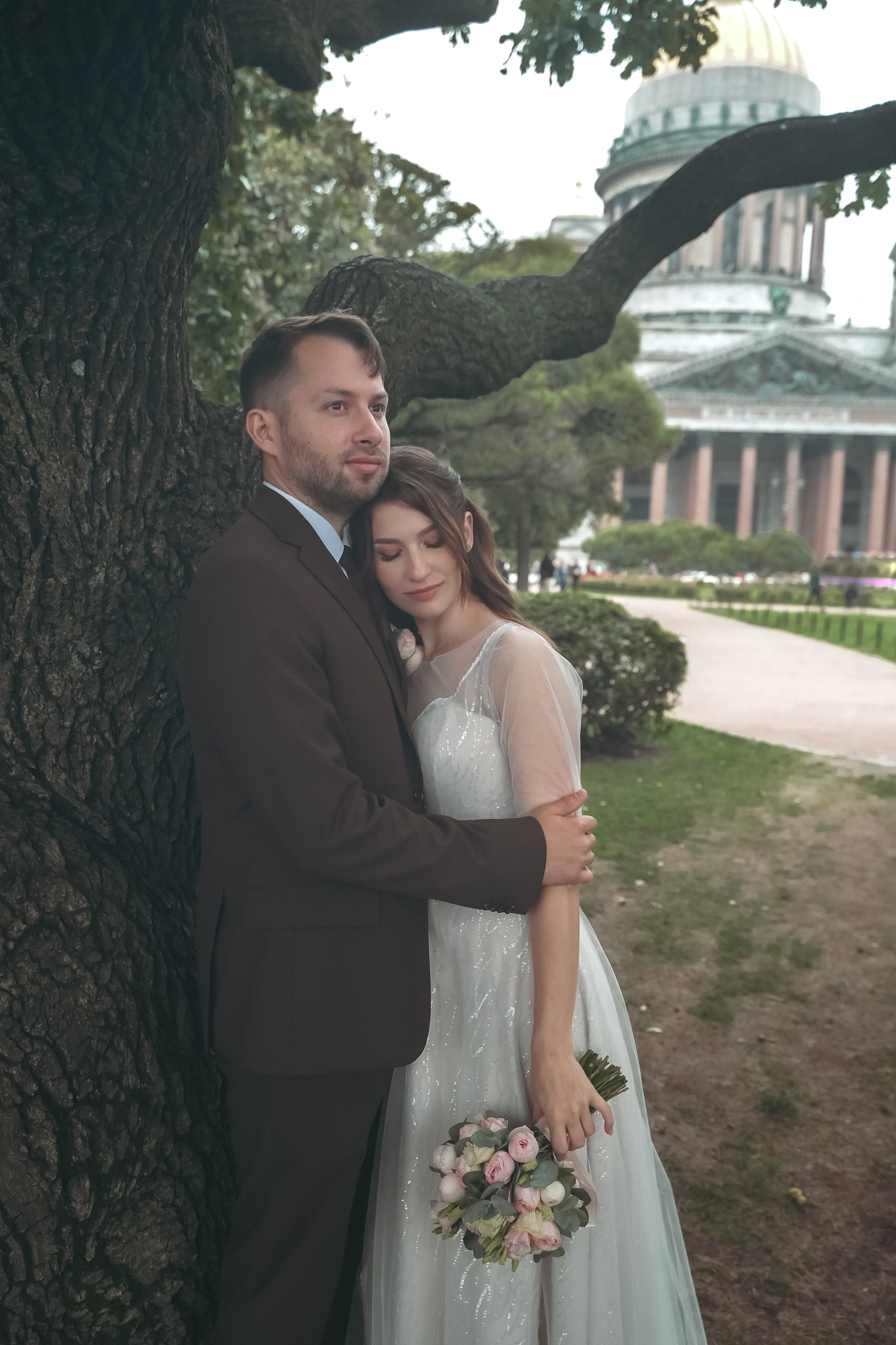 Любовный роман на Исаакиевской площади. Professional photoartist in St. Petersburg (wedding, reportage, portrait, model book, love story) Alexander Shvedov