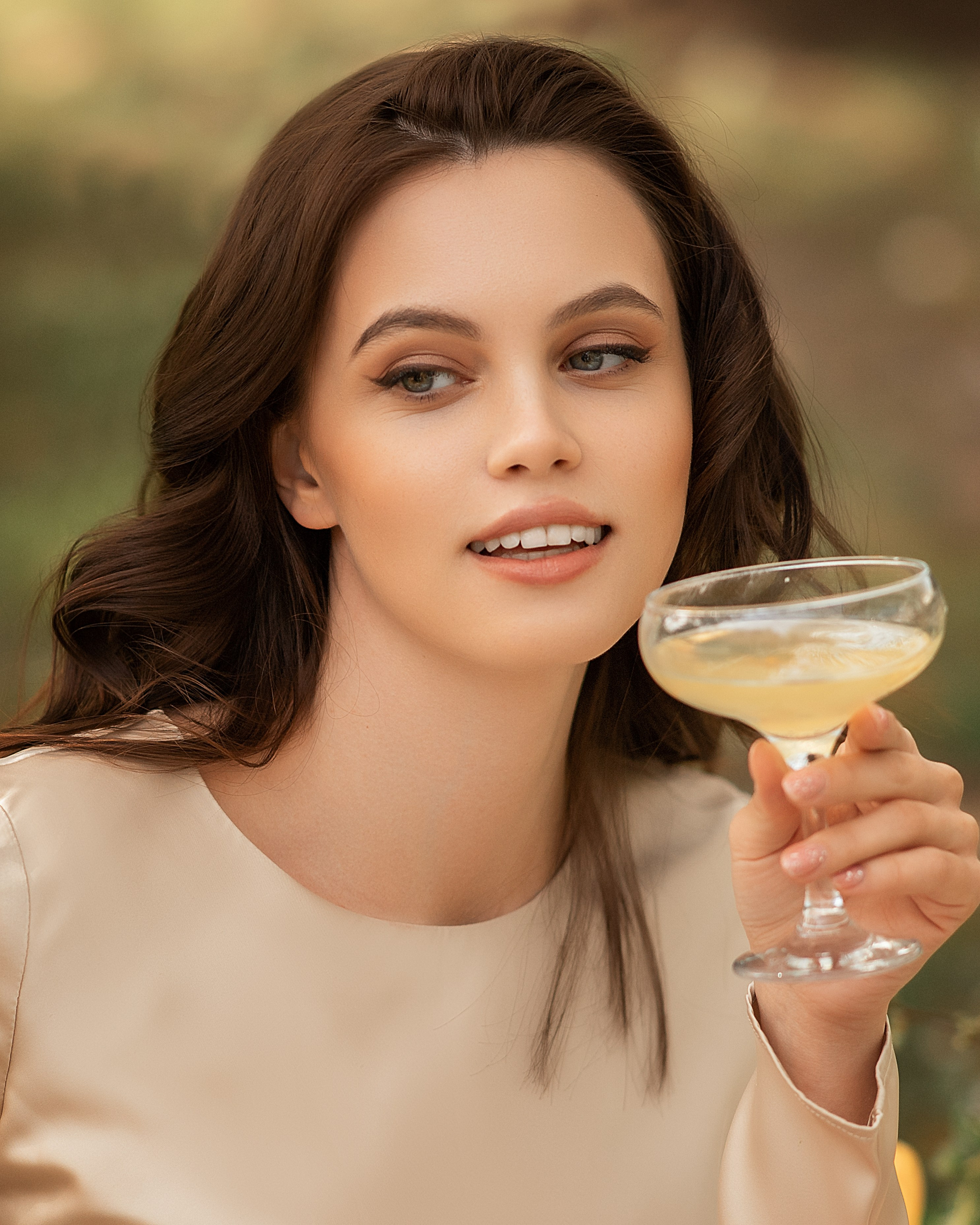 Фотосессия девушки в цветении. Женский фотограф в Москве Богдашкина Динара