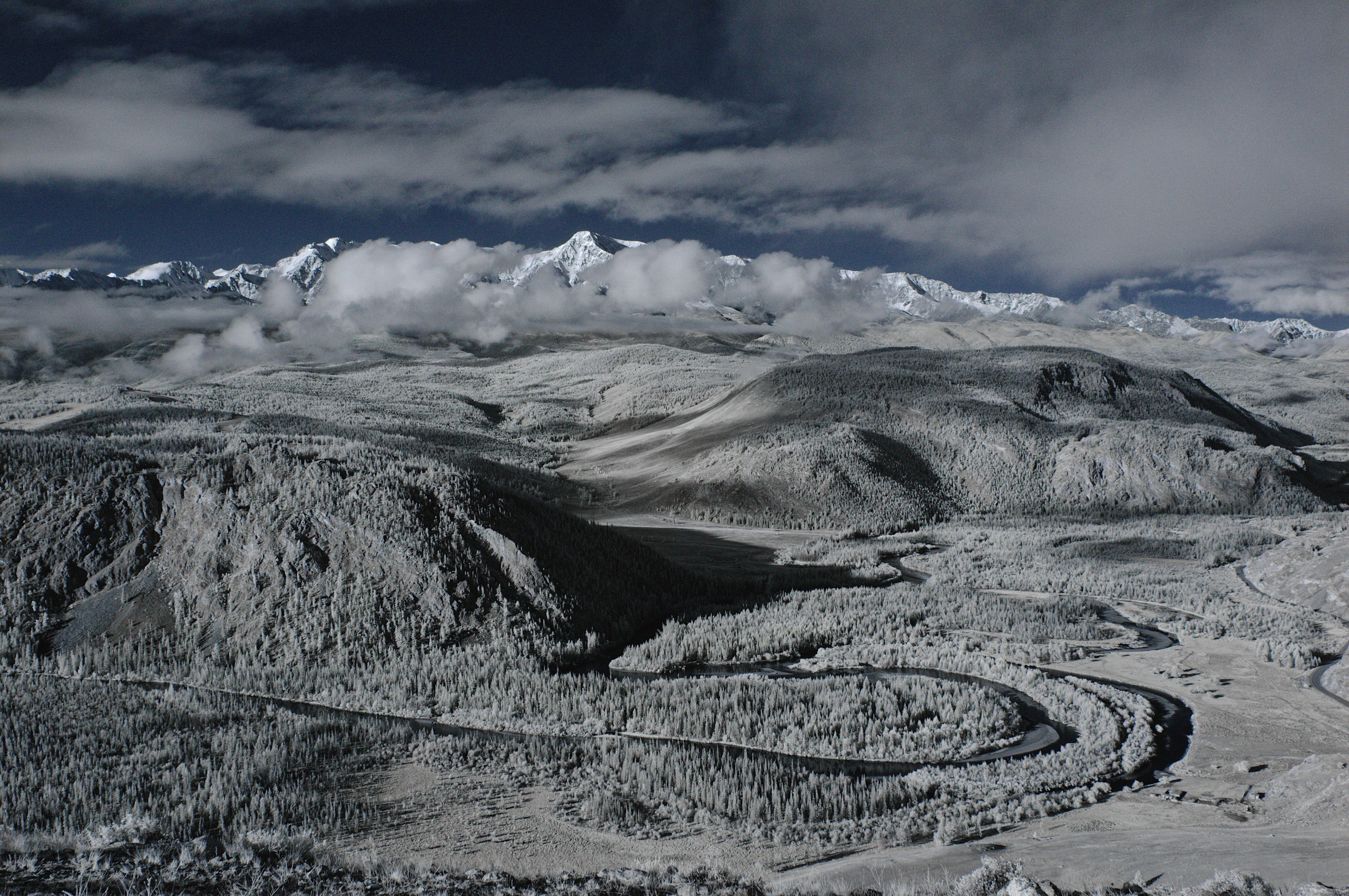 Это не фотошоп. Я видел это в горах Алтая. Семоха Валерий. Фотограф
