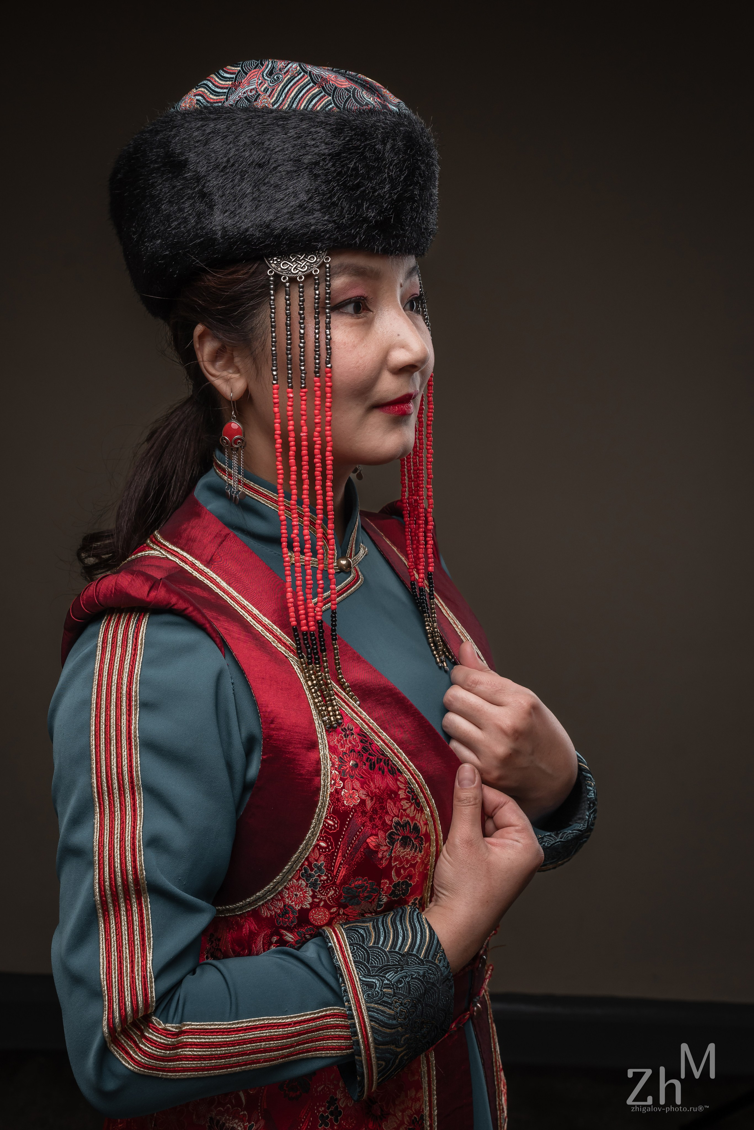 Съёмка в бурятских национальных костюмах. Семейный и свадебный фотограф в Иркутске Максим Жигалов