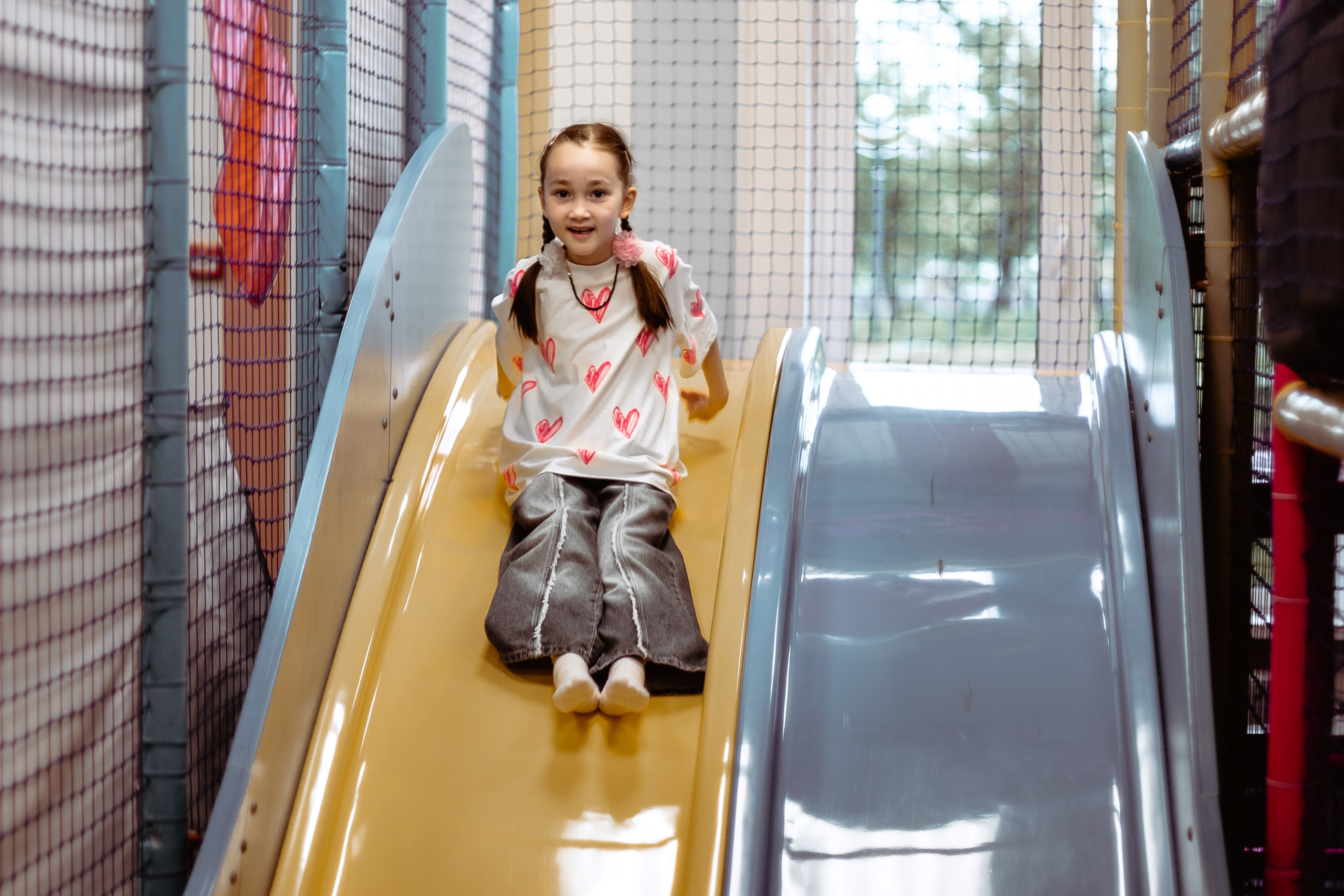 Мадина в цветущем парке. Семейный и детский фотограф в Хабаровске Алевтина Проскурякова