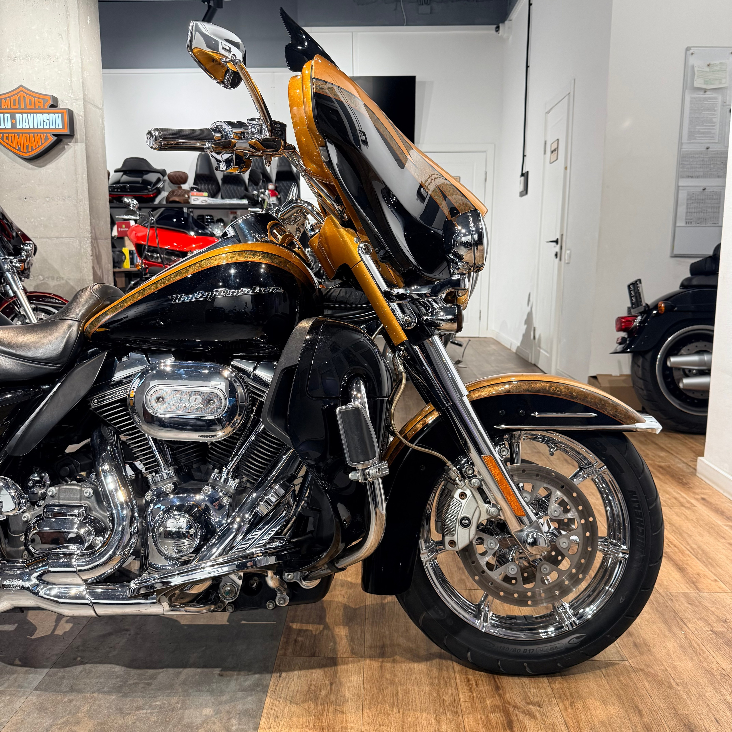 Купить Harley-Davidson 2014 CVO Еlесtra Glide Limited Gоld (Touring) — подробнее на сайте. Hello Davidson, Москва. Только хорошие мотоциклы…