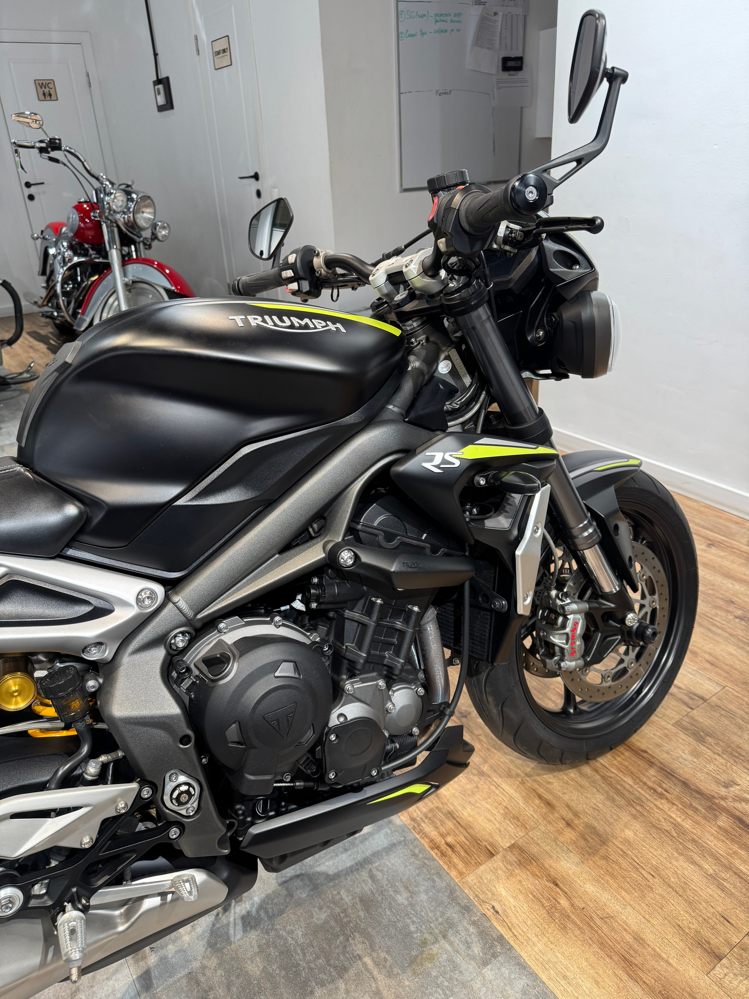 Triumph Street Triple 765 RS 2020. Hello Davidson, Москва. Только хорошие мотоциклы…