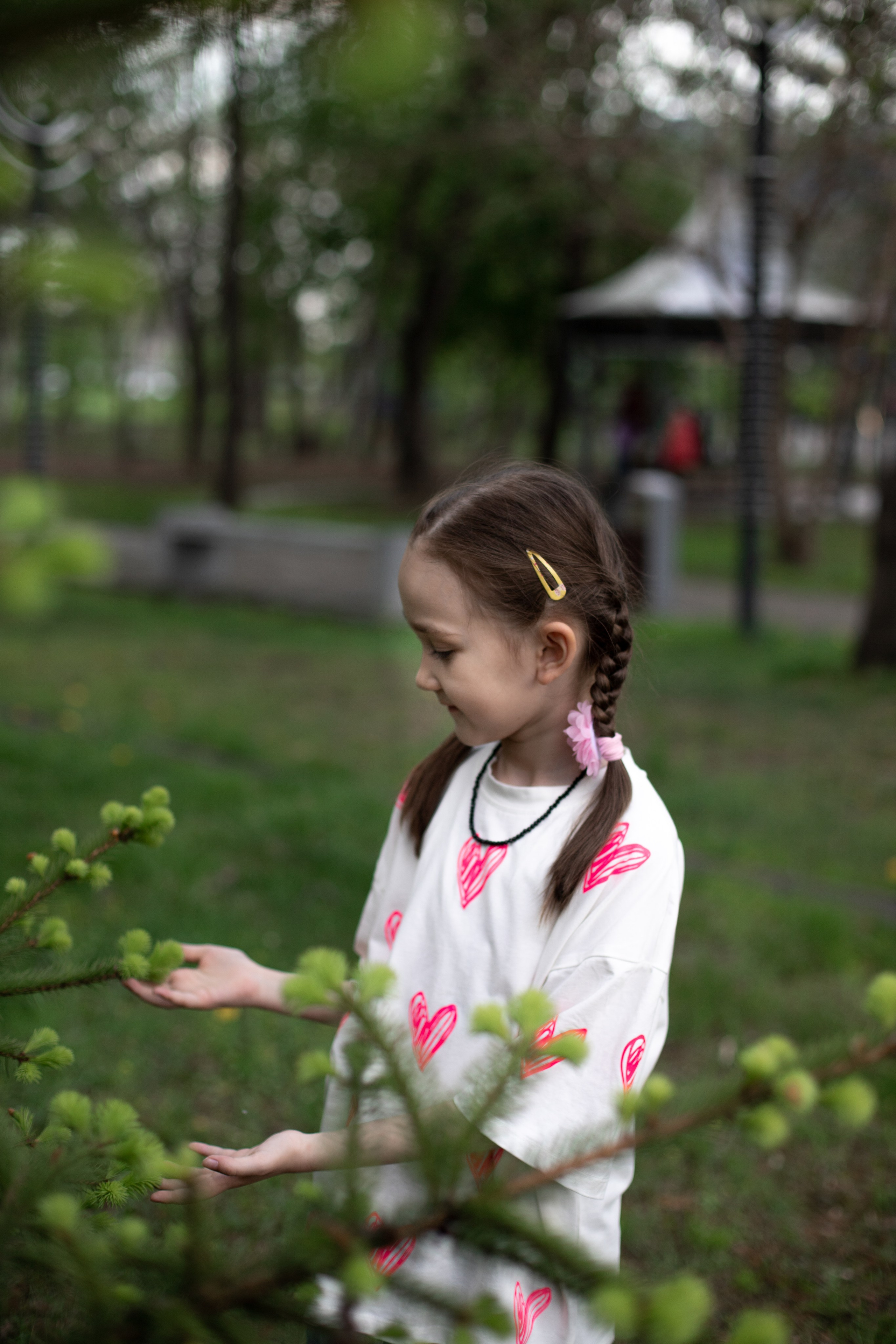 Мадина в цветущем парке. Семейный и детский фотограф в Хабаровске Алевтина Проскурякова
