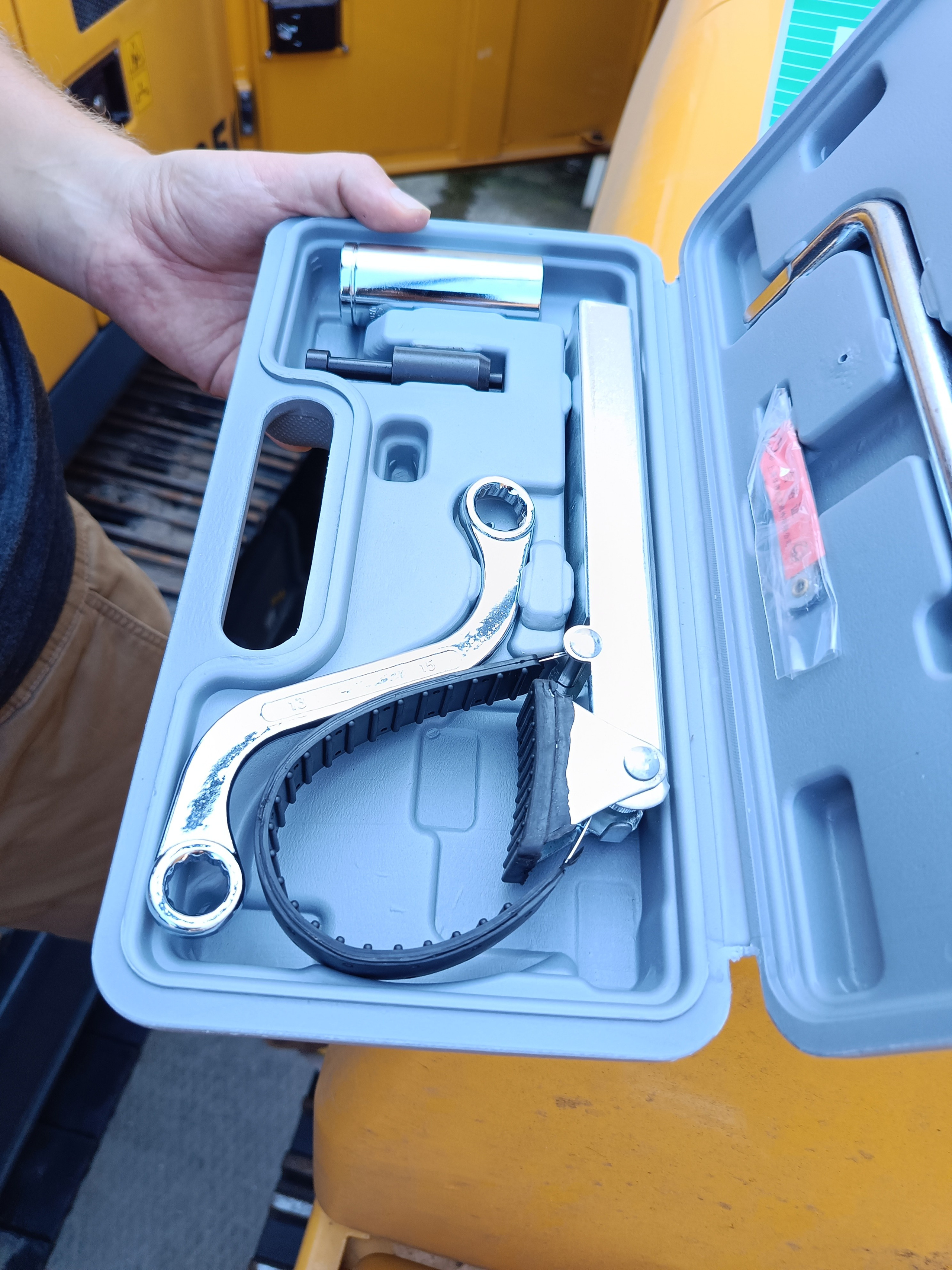 Фото гус. экс. Beezone В210EW. Продажа и обслуживание грузовой техники и спецтехники в г. Новосибирск компания СТИ