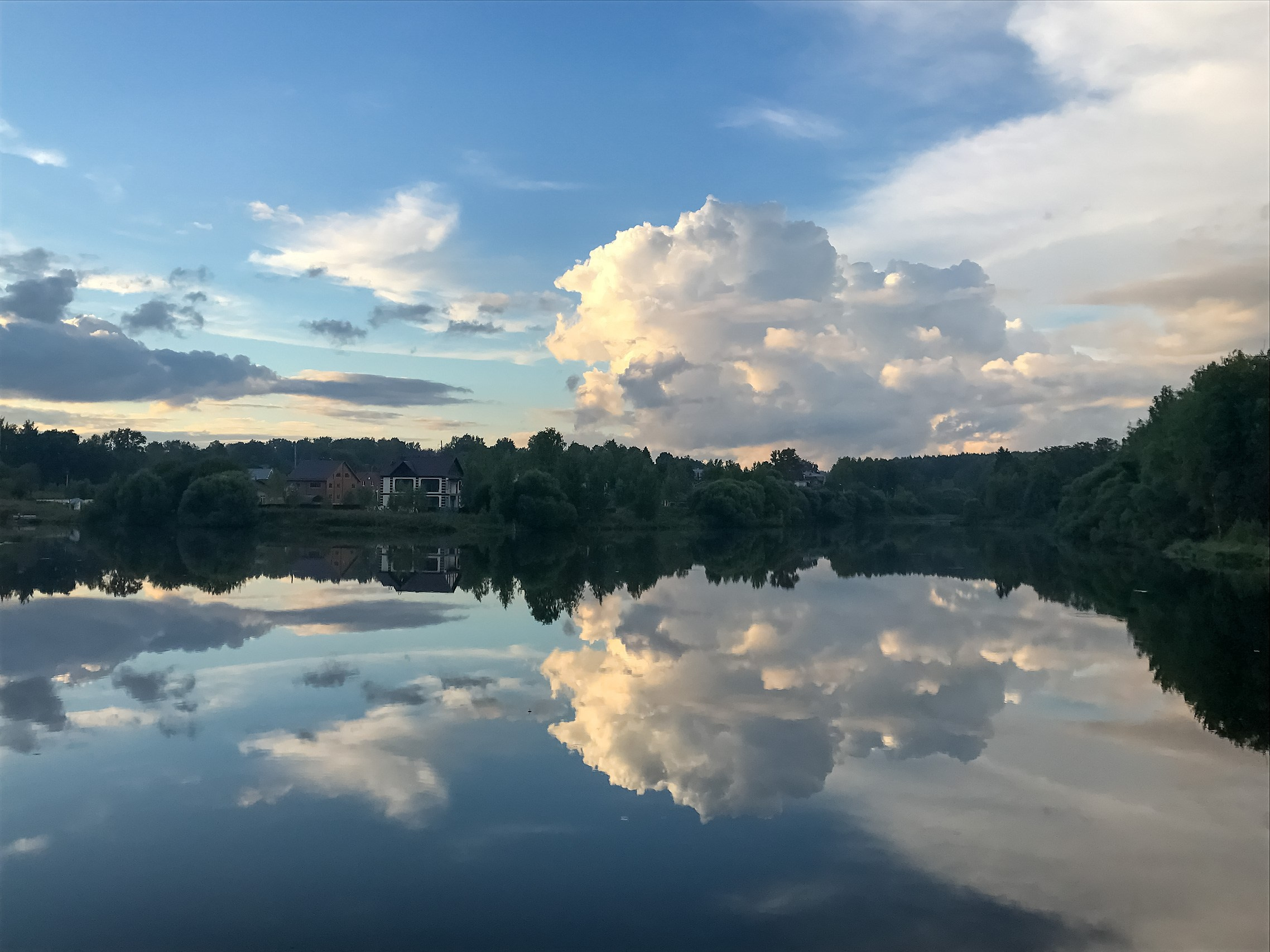 Коробка с карандашами. Аmat Victoria Сuram