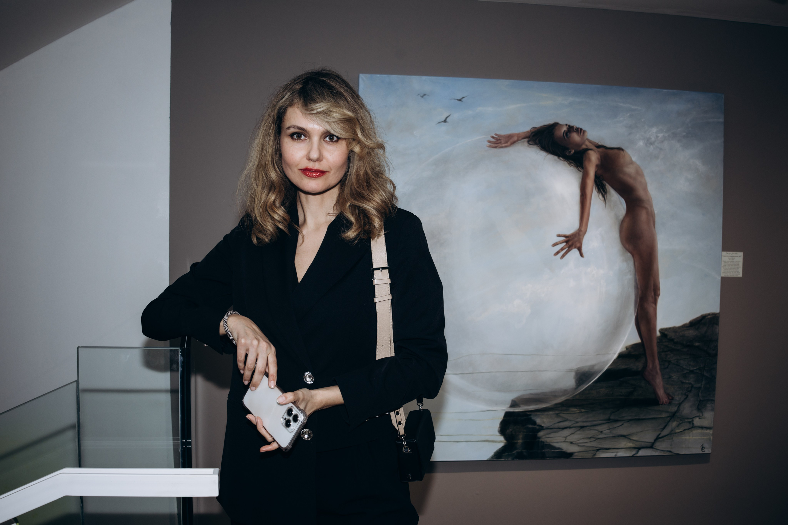 репортаж выставки художницы дарьи санатиной в москве