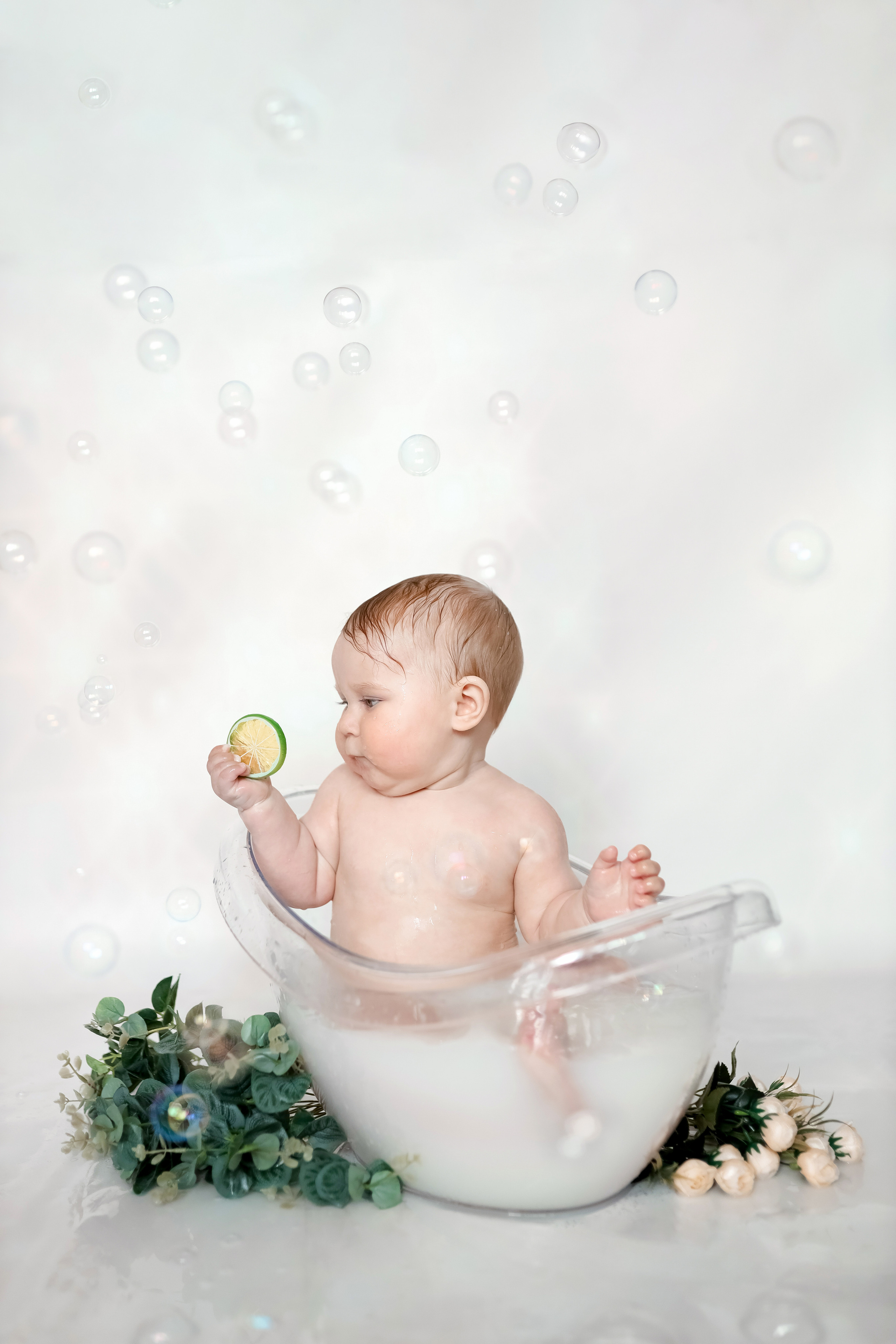 Глаша фотосессия в молочной ванночке