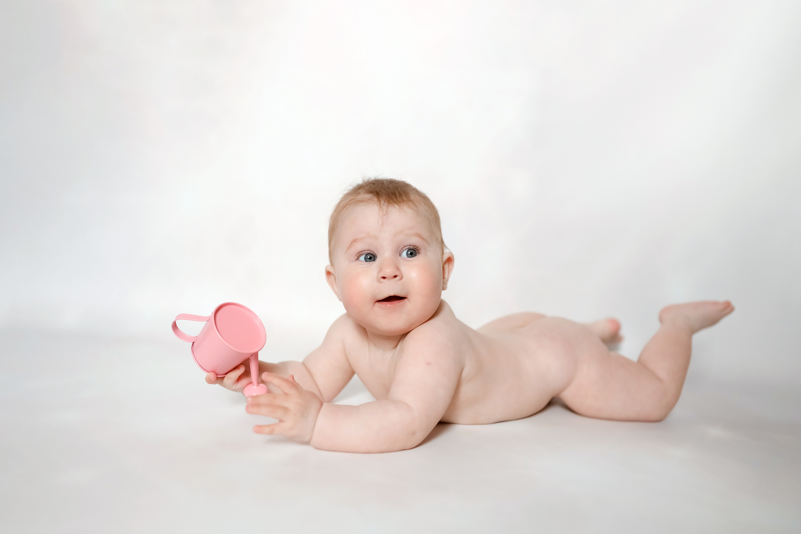 Глаша фотосессия в молочной ванночке