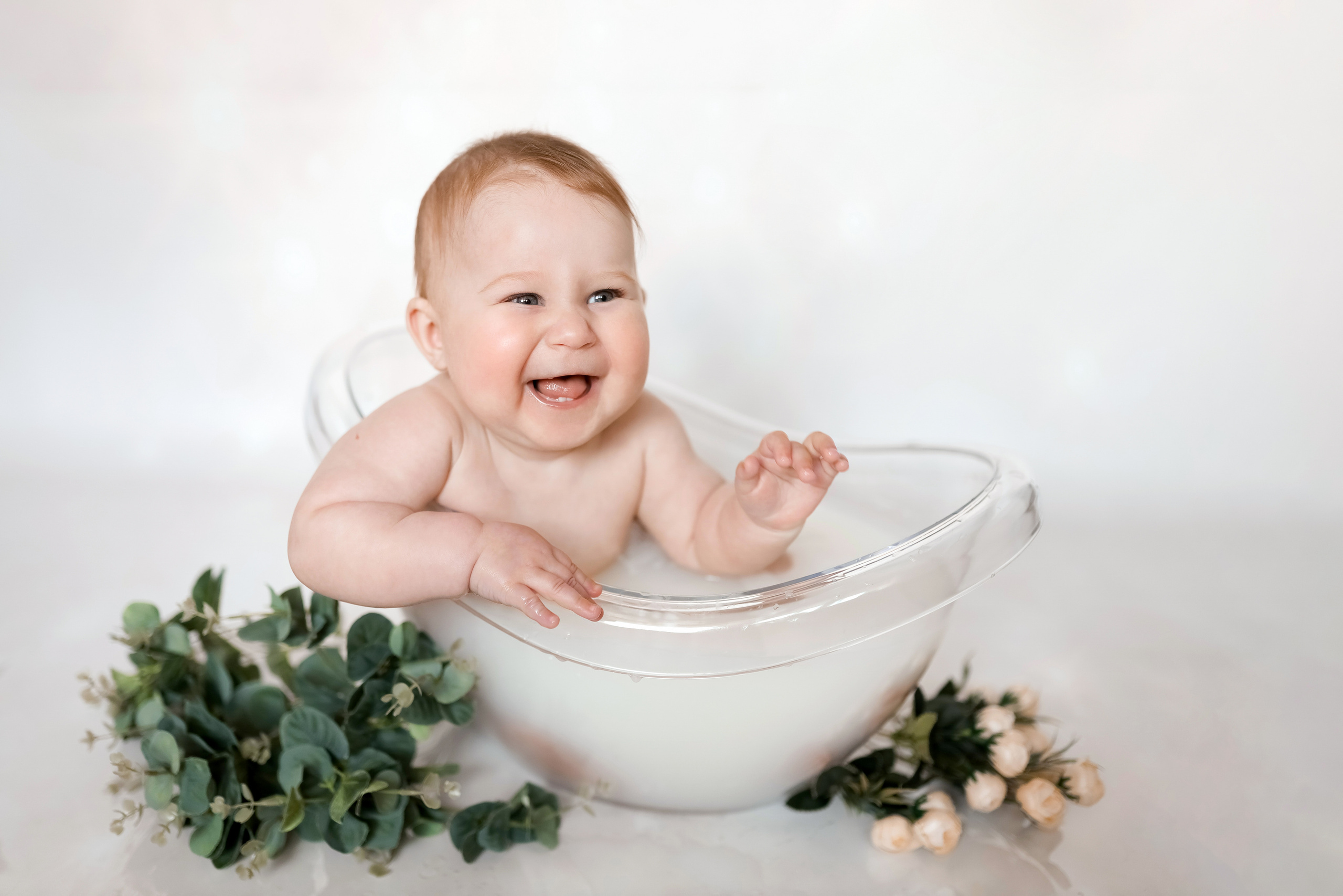 Глаша фотосессия в молочной ванночке