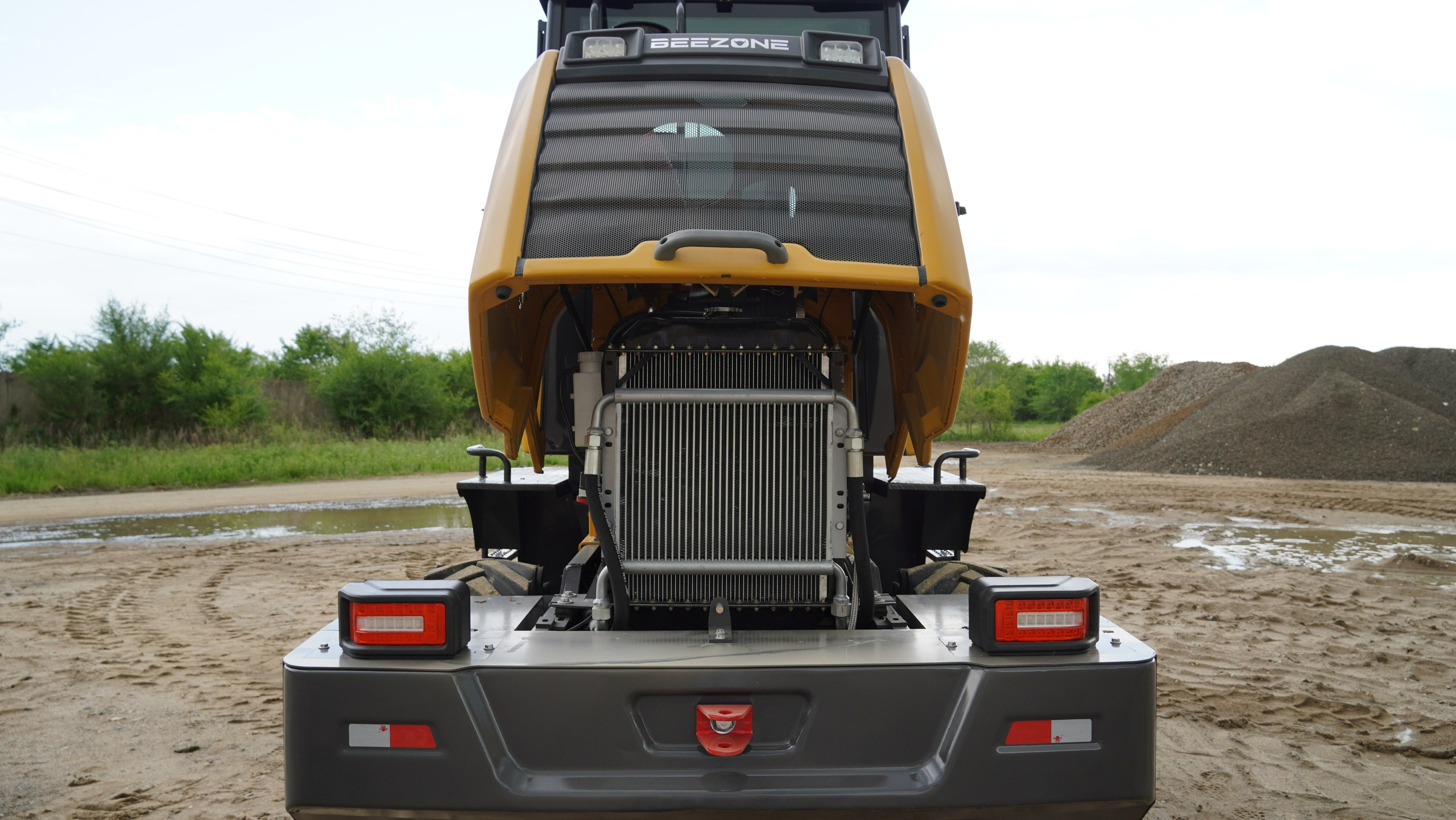 Фото фронт.погр. Beezone 916. Продажа и обслуживание грузовой техники и спецтехники в г. Новосибирск компания СТИ